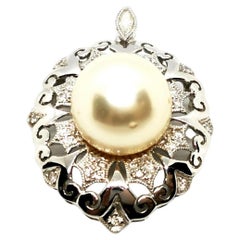 Collier à pendentif perles d'or blanc
