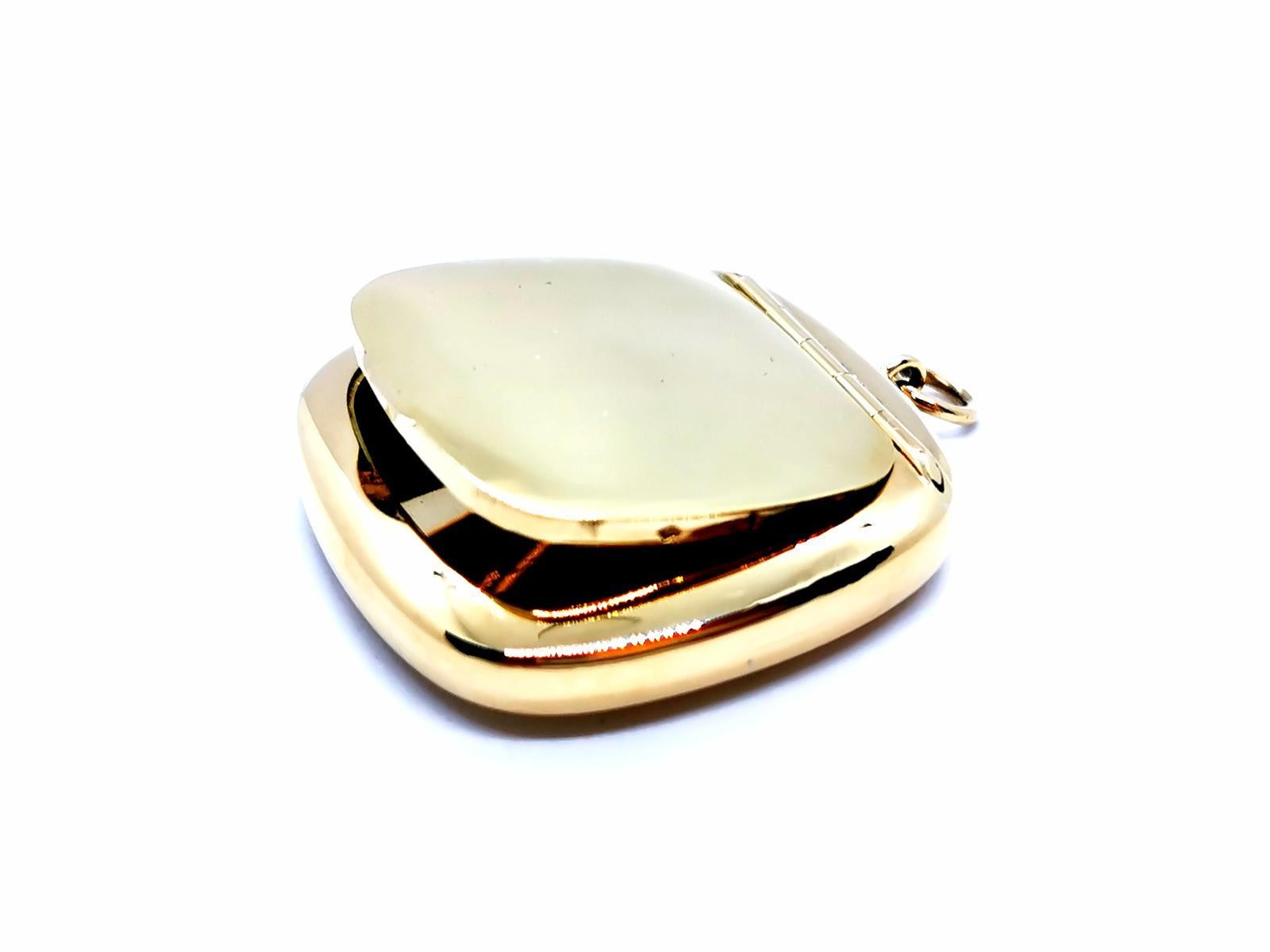 Pendant Necklace Yellow Gold 2