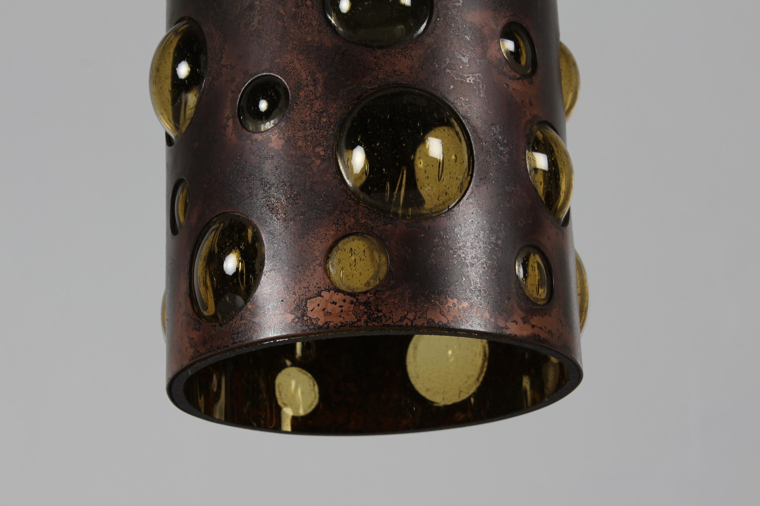 Mid-Century Modern Lampe à suspension en verre cuivré patiné de couleur ambre de style Nanny Still par RAAK en vente