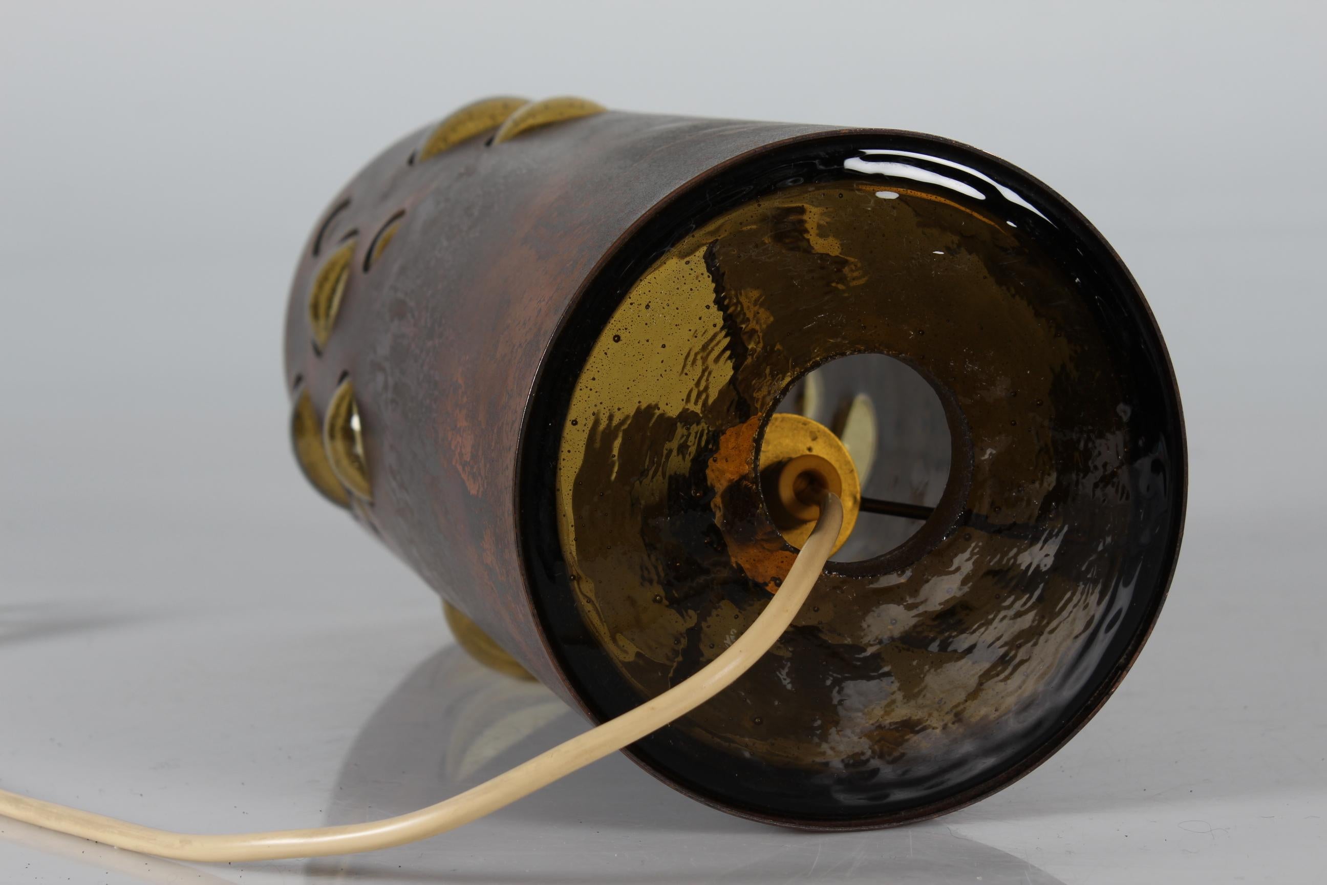 Métal Lampe à suspension en verre cuivré patiné de couleur ambre de style Nanny Still par RAAK en vente