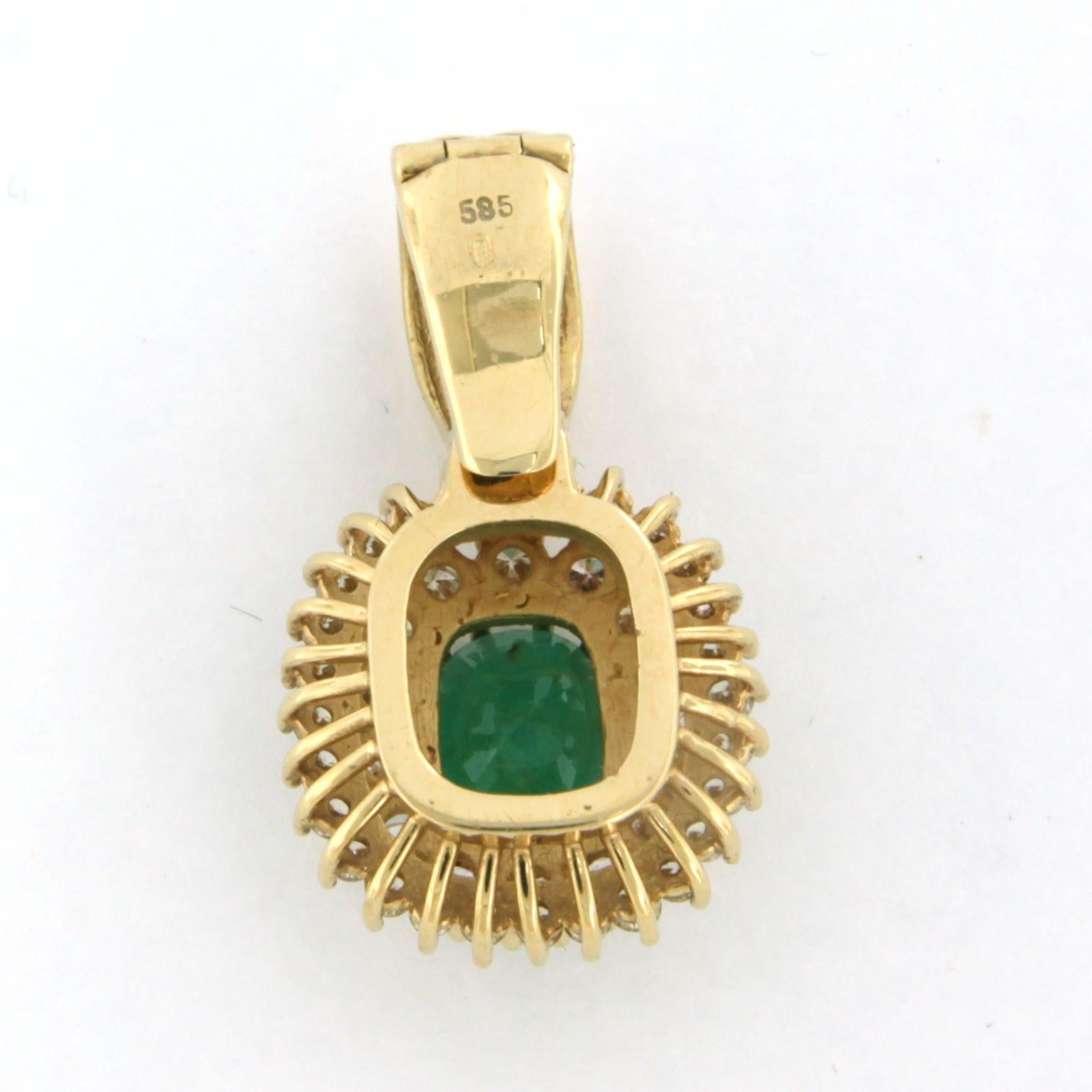 Pendant set with emerald and diamonds 14k yellow gold In Good Condition For Sale In The Hague, ZH