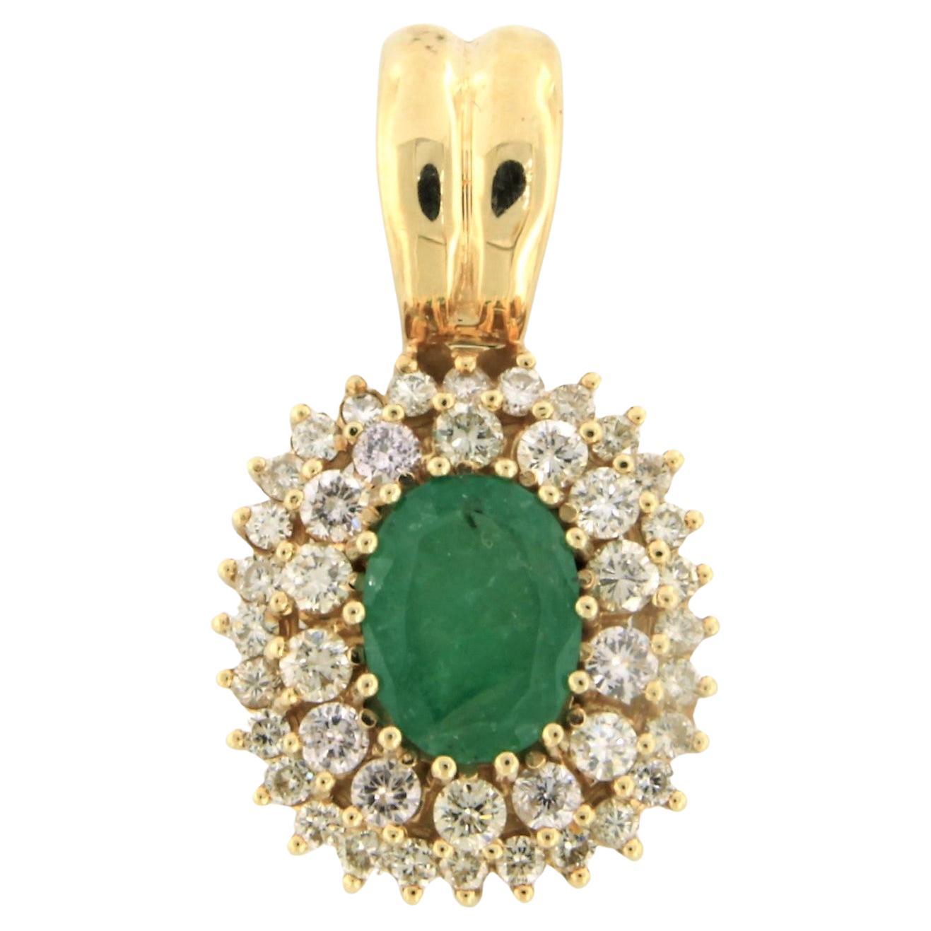 Pendant set with emerald and diamonds 14k yellow gold For Sale