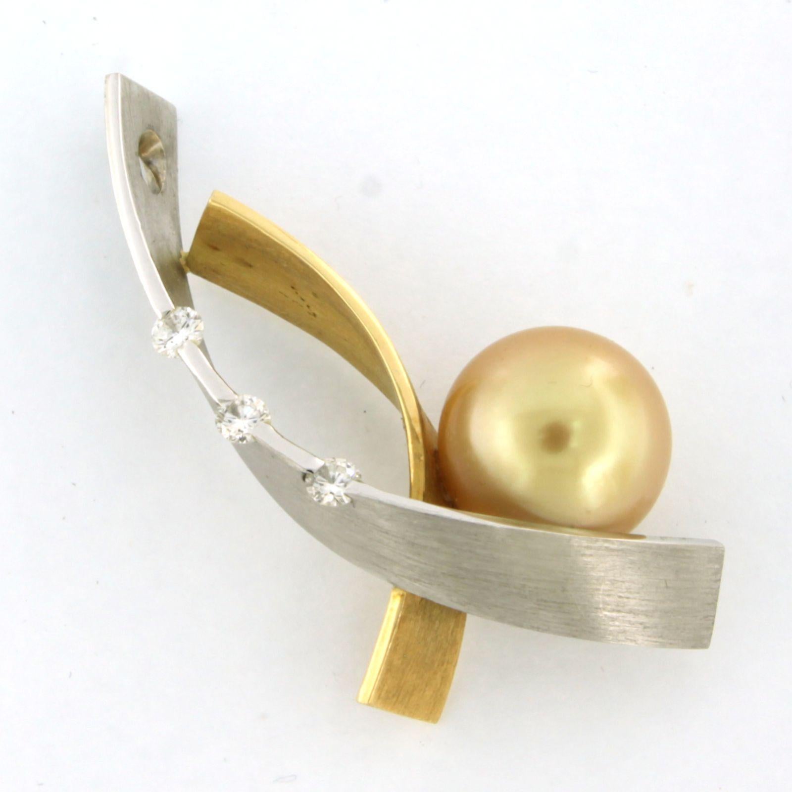 Modern Pendant set with South sea pearl and diamonds 18k bicolour gold For Sale
