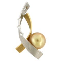Pendant set with South sea pearl and diamonds 18k bicolour gold