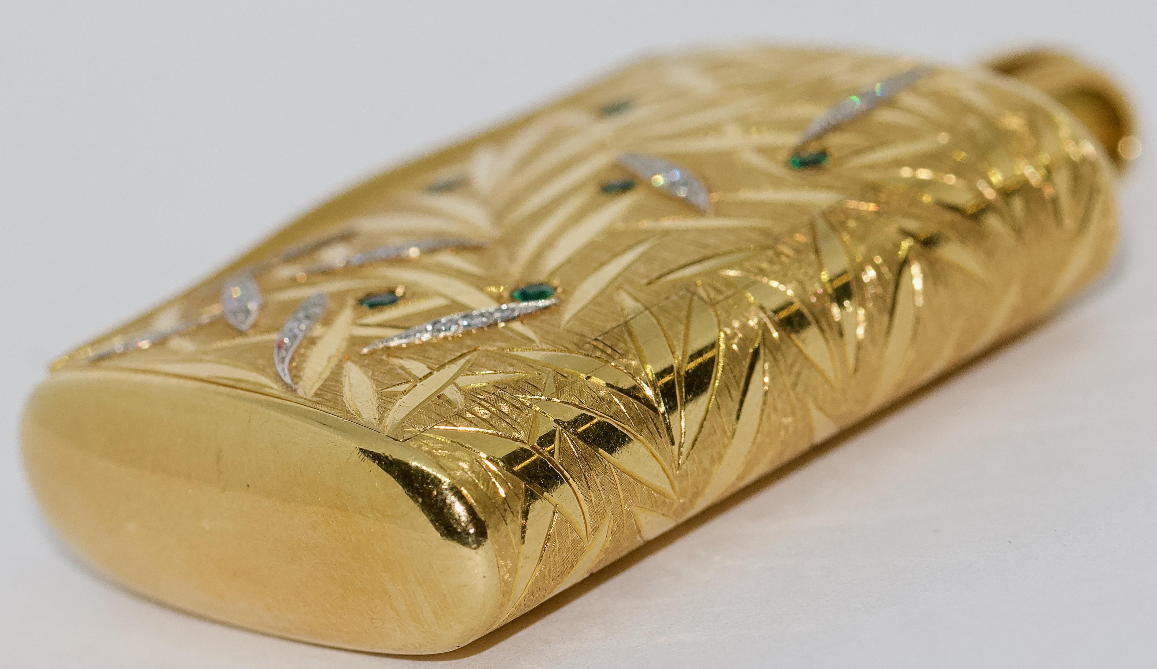 Round Cut Pendant Snuff Box 18 Karat Gold with Emeralds and Diamonds, by Heinz Wipperfeld