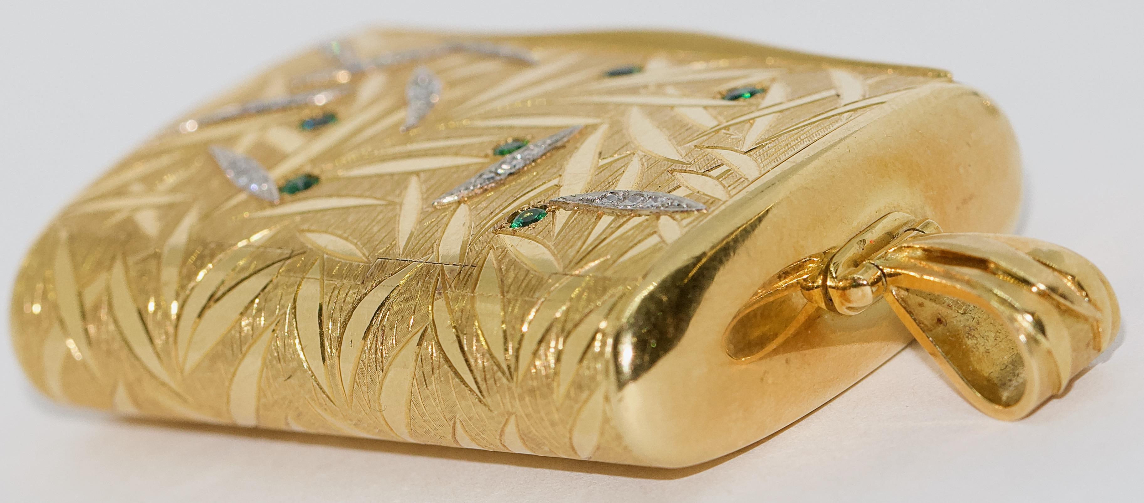 Pendant Snuff Box 18 Karat Gold with Emeralds and Diamonds, by Heinz Wipperfeld In Excellent Condition In Berlin, DE