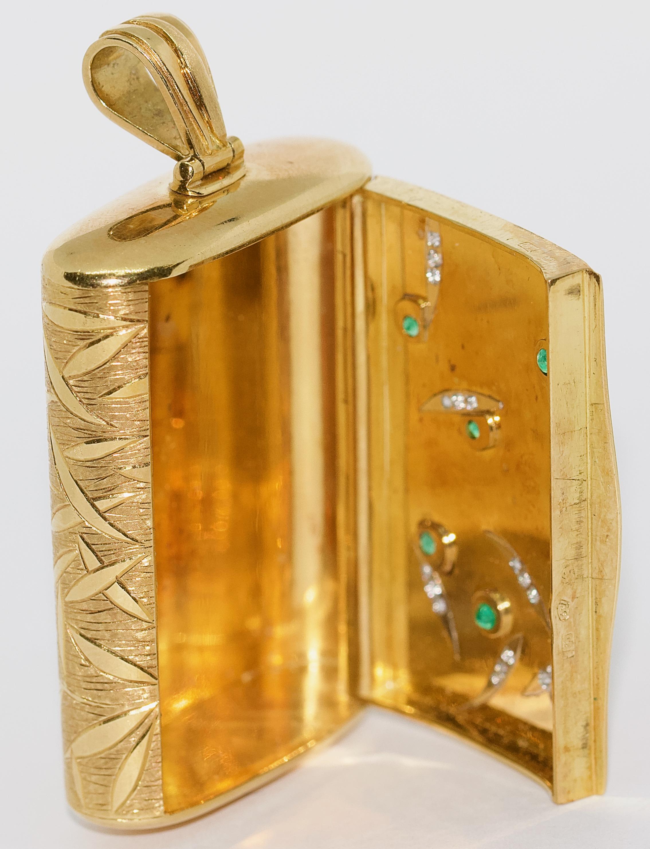 Pendant Snuff Box 18 Karat Gold with Emeralds and Diamonds, by Heinz Wipperfeld 1