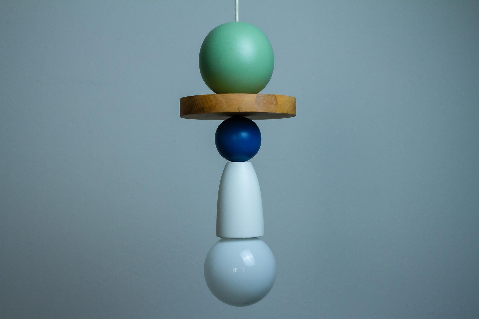 XXIe siècle et contemporain Pendentif Trem das Cores 8 - Design brésilien en bois en vente