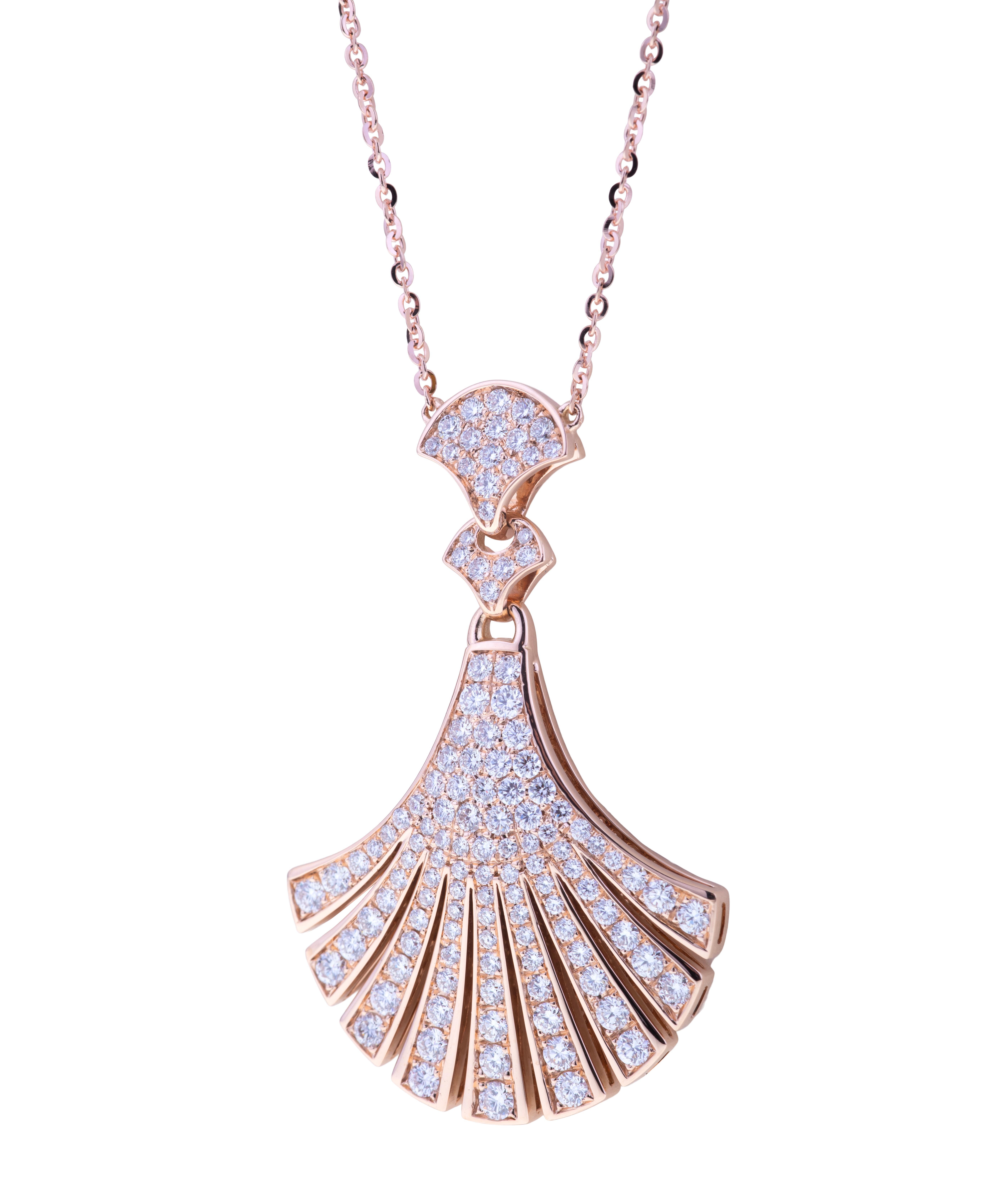 Angeletti Pendant Wave Rose Gold with Diamond Arches. Signature Design.
The Signature Wave Collection Evolves into a Stilish Piece of Jewellery.
Manifactured in Rome. Details are our Priority.
Gold Weight is Around 17 Grams and  Diamonds are ct.