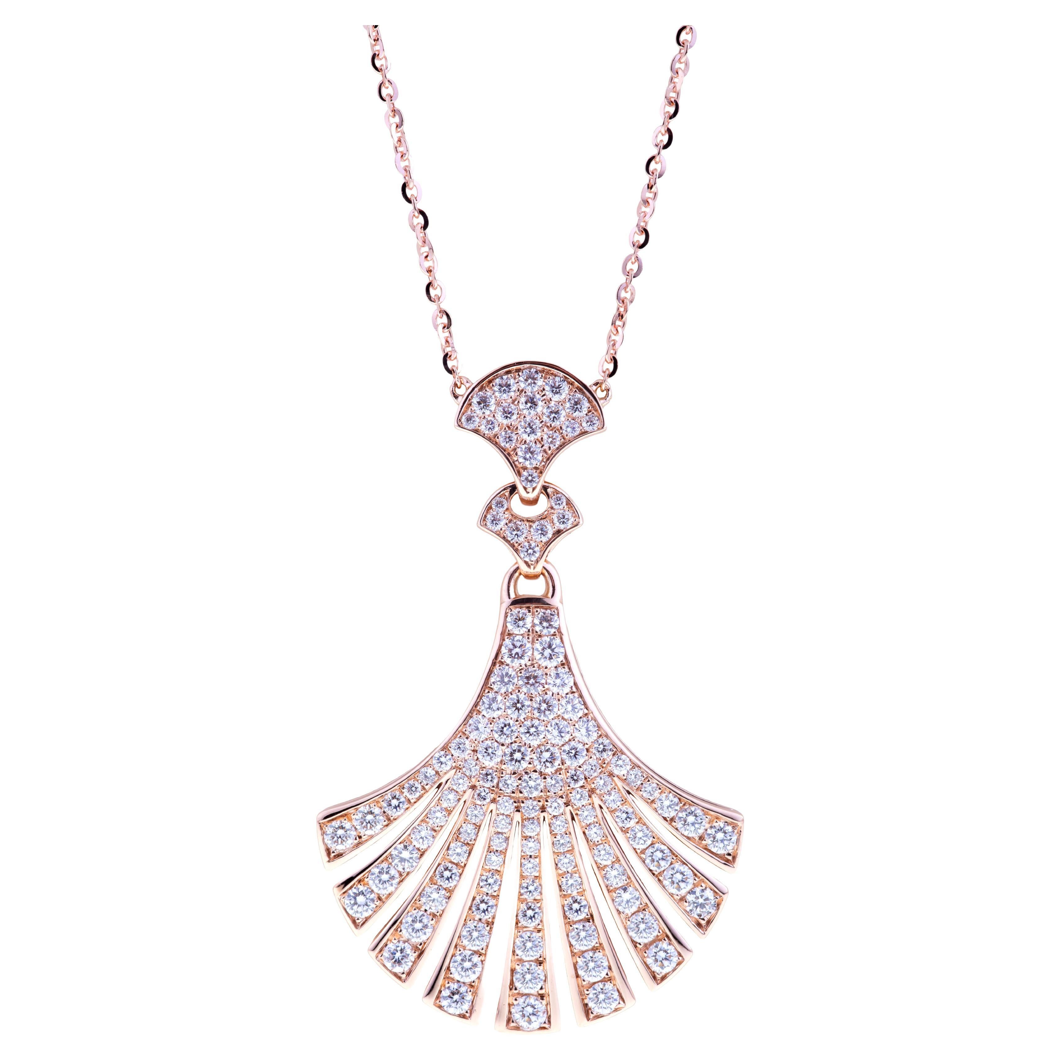 Pendentif en or rose avec arcs en diamants, design caractéristique en vente