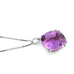 Natürlicher Amethyststein 17,69 Karat in 14KWG Anhänger mit Dia und verstellbarer Kette aus 18 Zoll