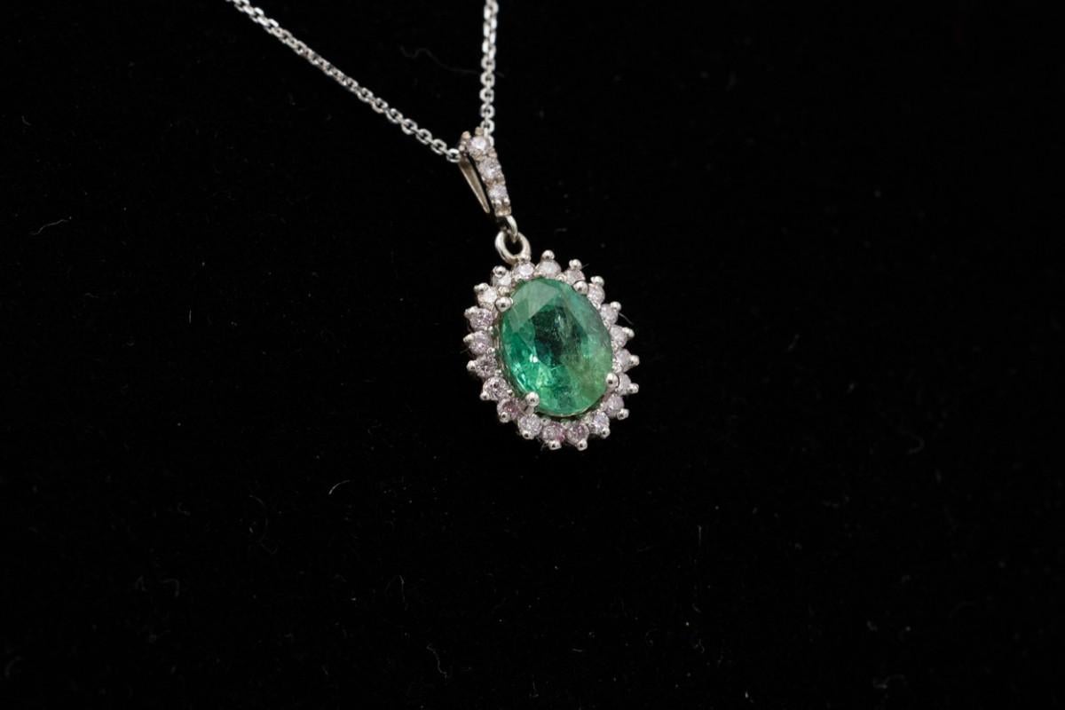 Pendant with 1.82ct emerald and pink diamonds For Sale 1
