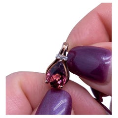 Anhänger mit 2,95 Karat natürlichem rosa Turmalin und Diamanten, 14 Karat  Rose  Gold
