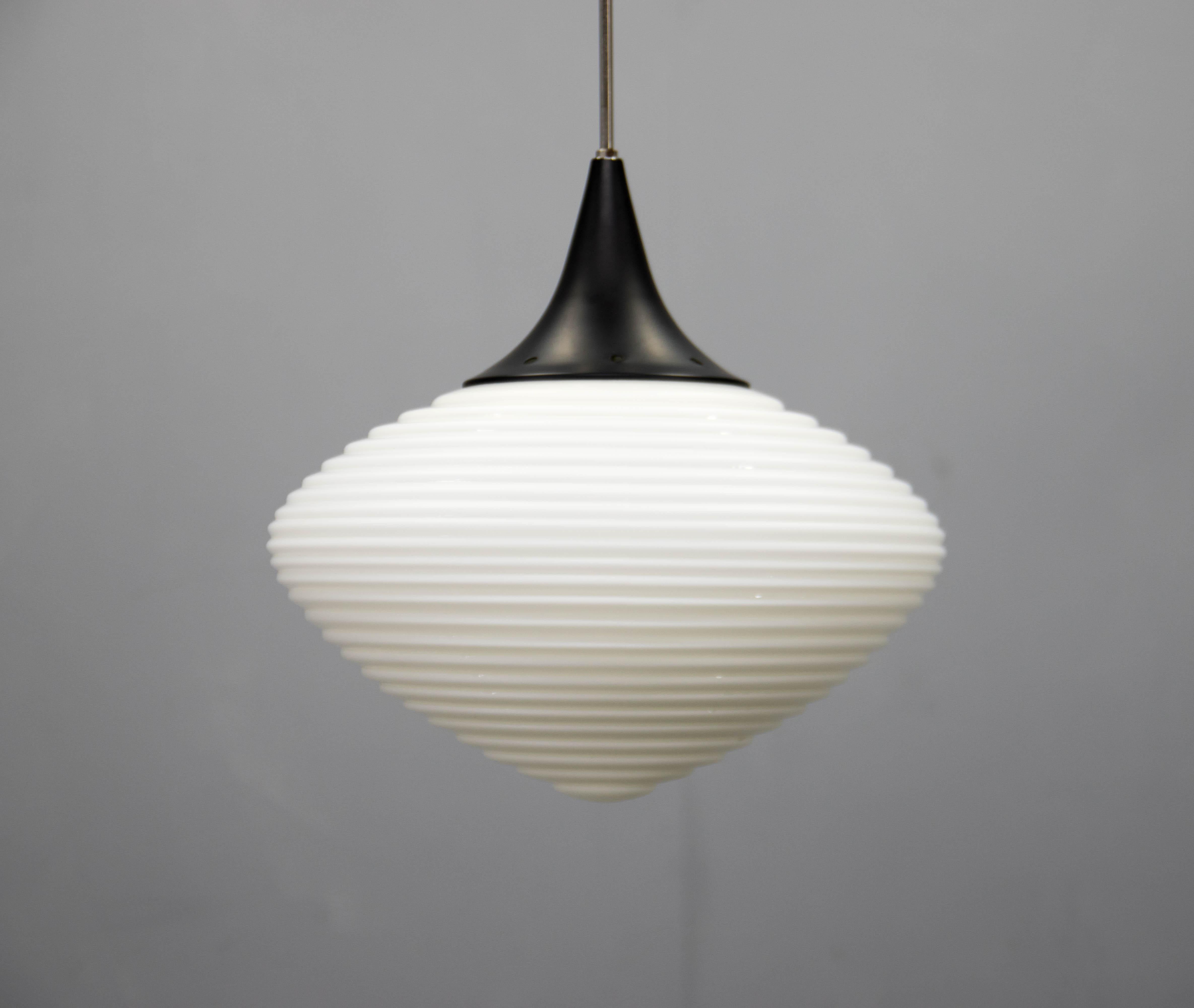 Mid-Century Modern Pendentif à hauteur réglable par Kamenicky Senov, années 1960 en vente