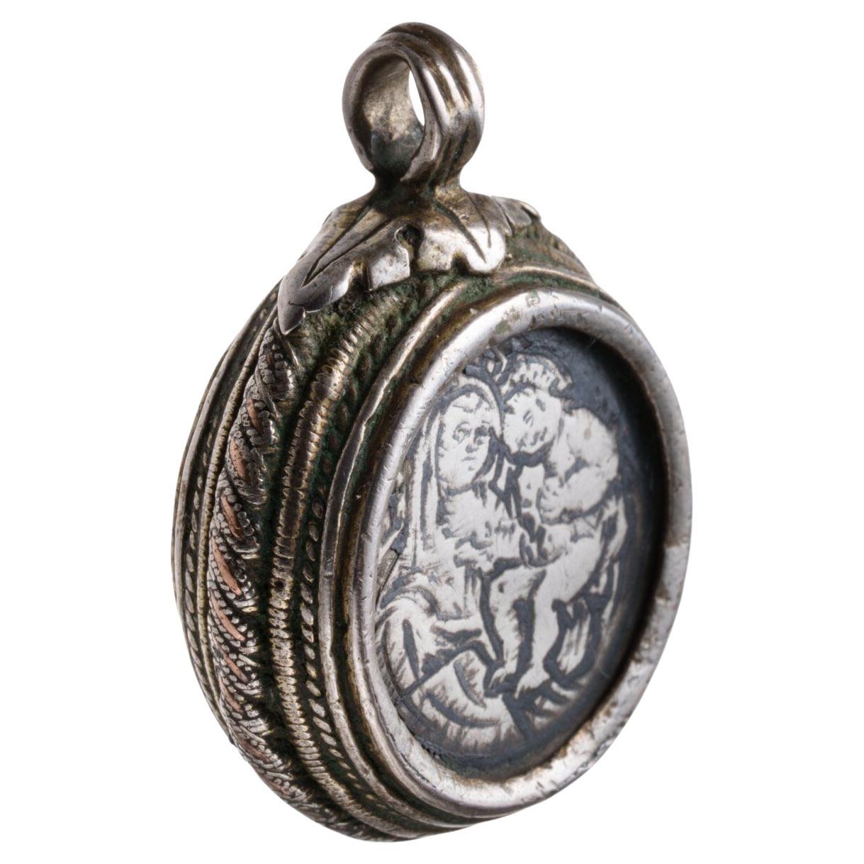 Ciondolo con Agnus Dei e la Vergine Maria con il Bambino Fine XV secolo in vendita