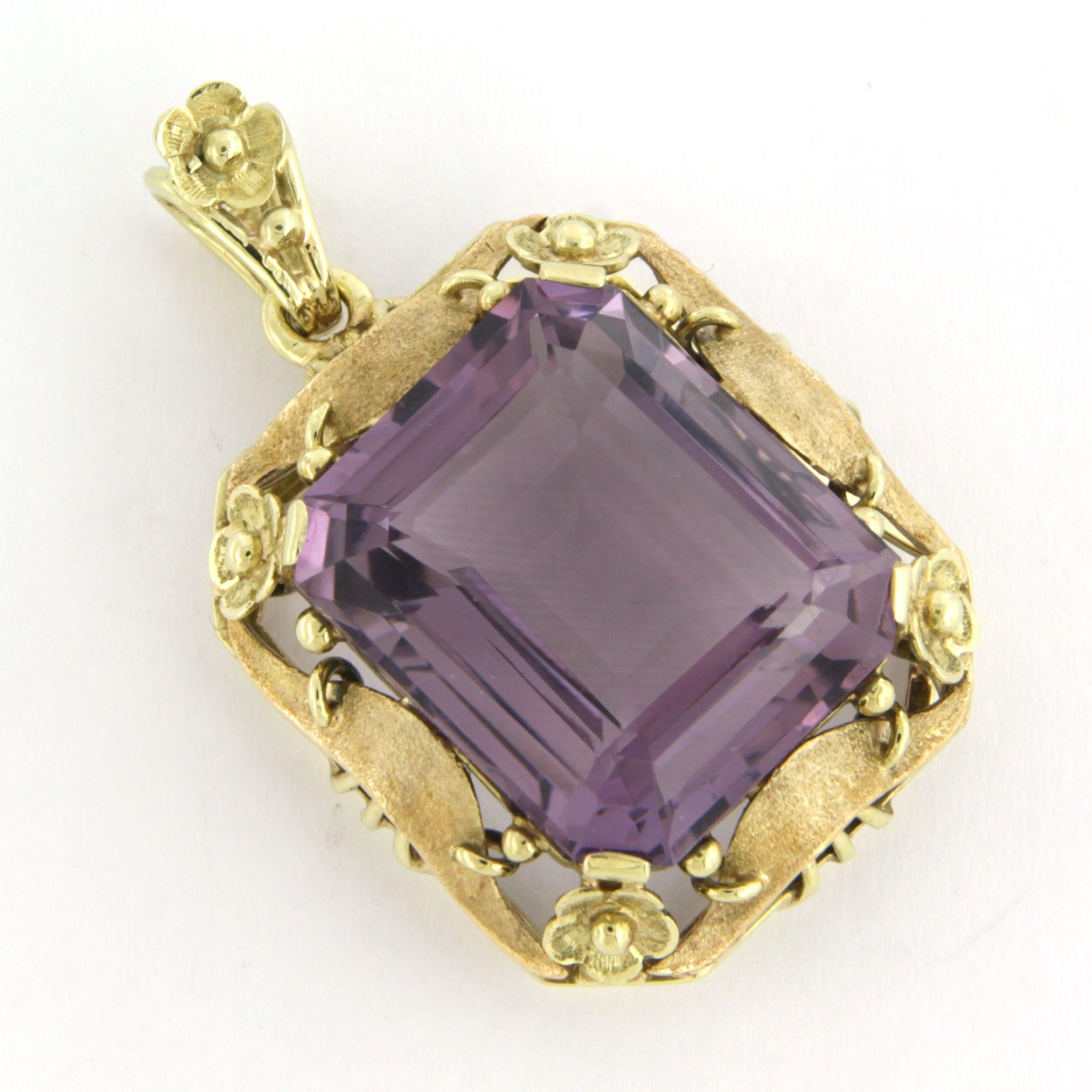 Pendant with amethyst up to 15.00ct 14k gold 10.5 grams In Excellent Condition For Sale In The Hague, ZH