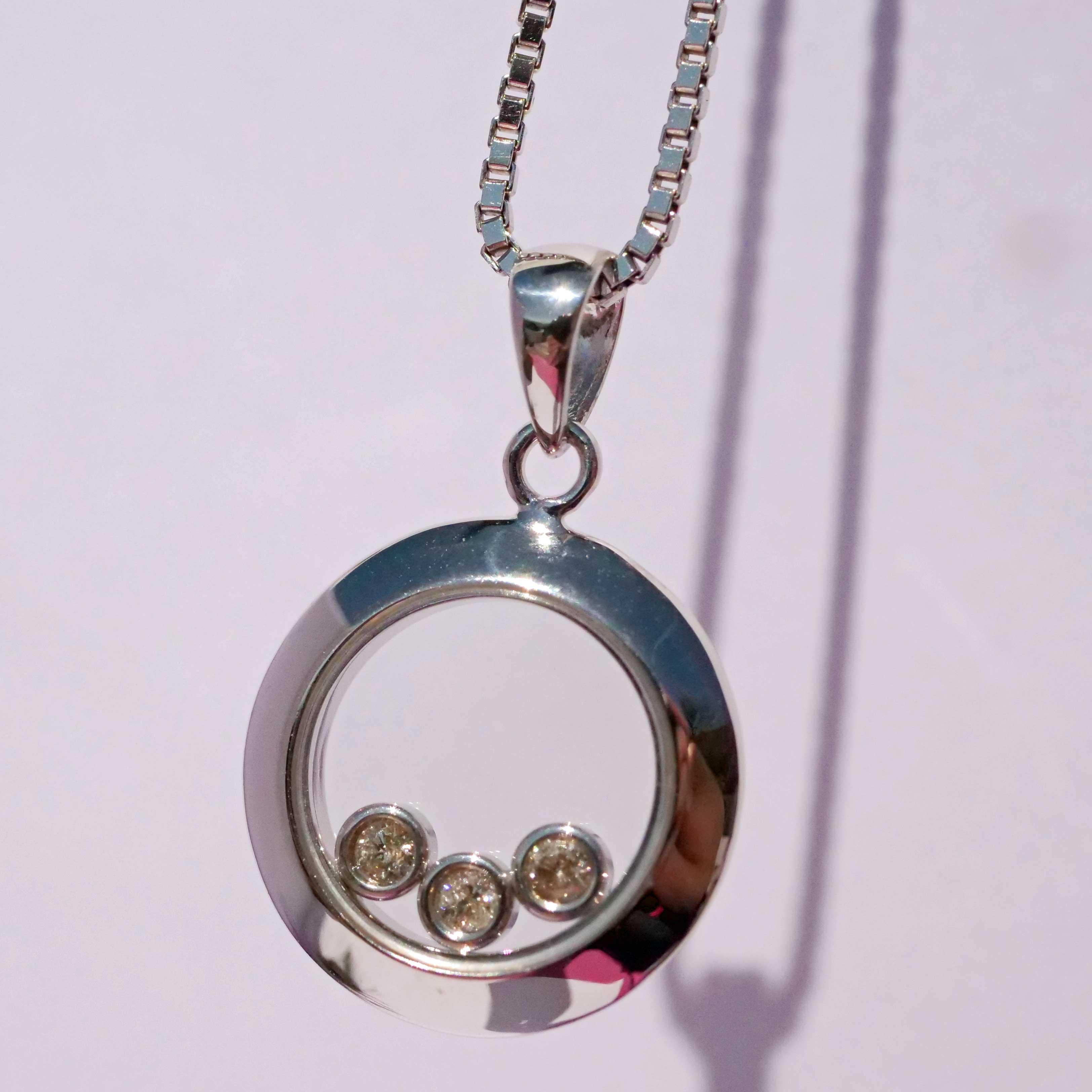 Women's or Men's Pendant with Chain  movable full-cut Diamonds  Eye Catcher brand new Model  For Sale