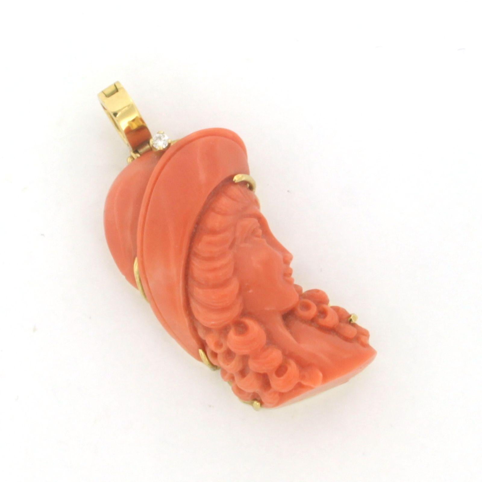 Pendentif avec corail et diamant taille brillant jusqu'à 0,03ct 19,0 grammes or 18k en vente 5