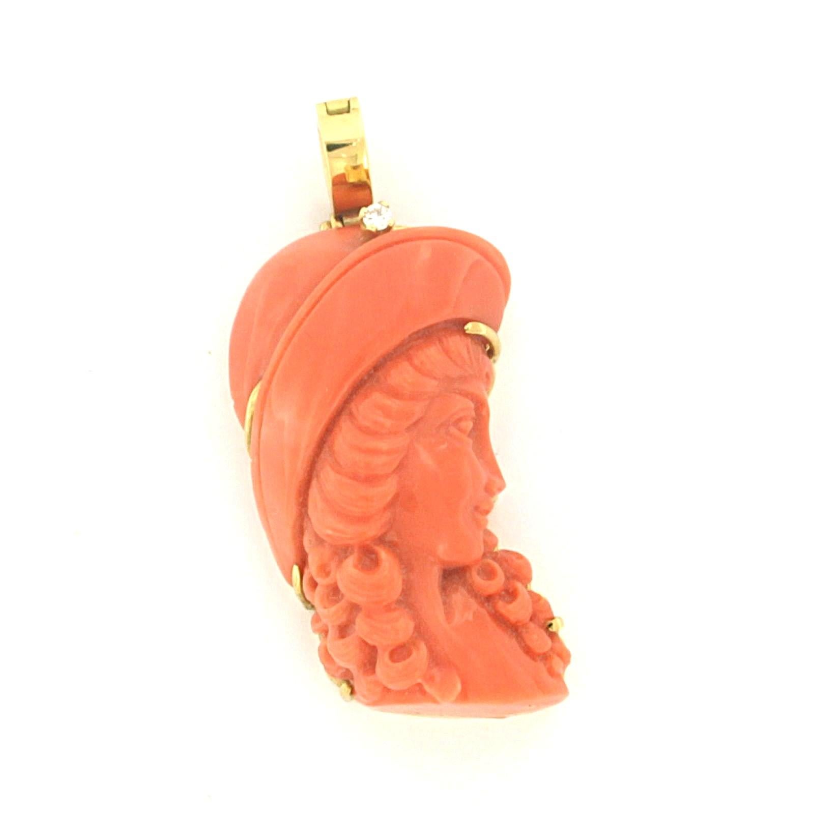 Pendentif avec corail et diamant taille brillant jusqu'à 0,03ct 19,0 grammes or 18k Pour femmes en vente