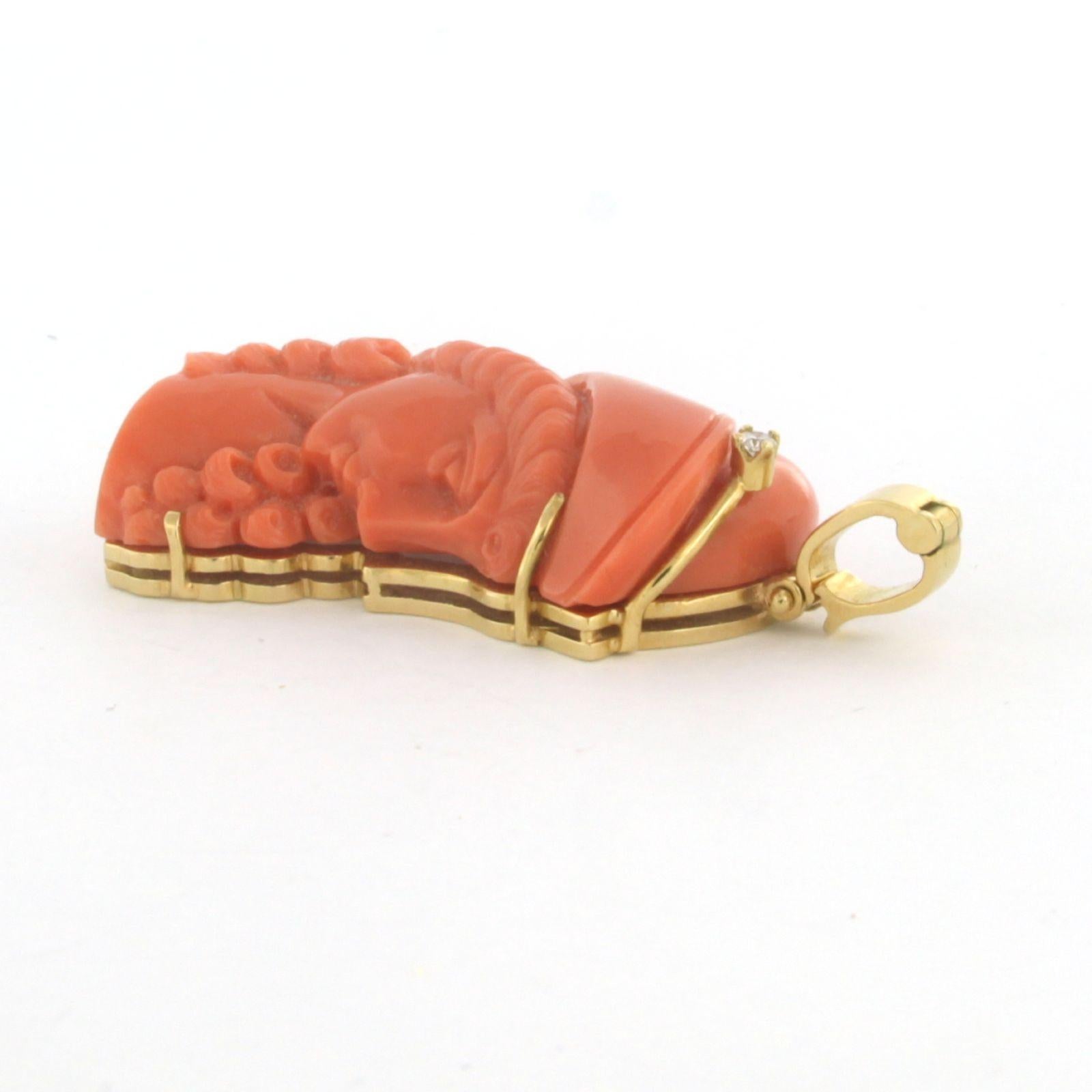 Pendentif avec corail et diamant taille brillant jusqu'à 0,03ct 19,0 grammes or 18k en vente 2