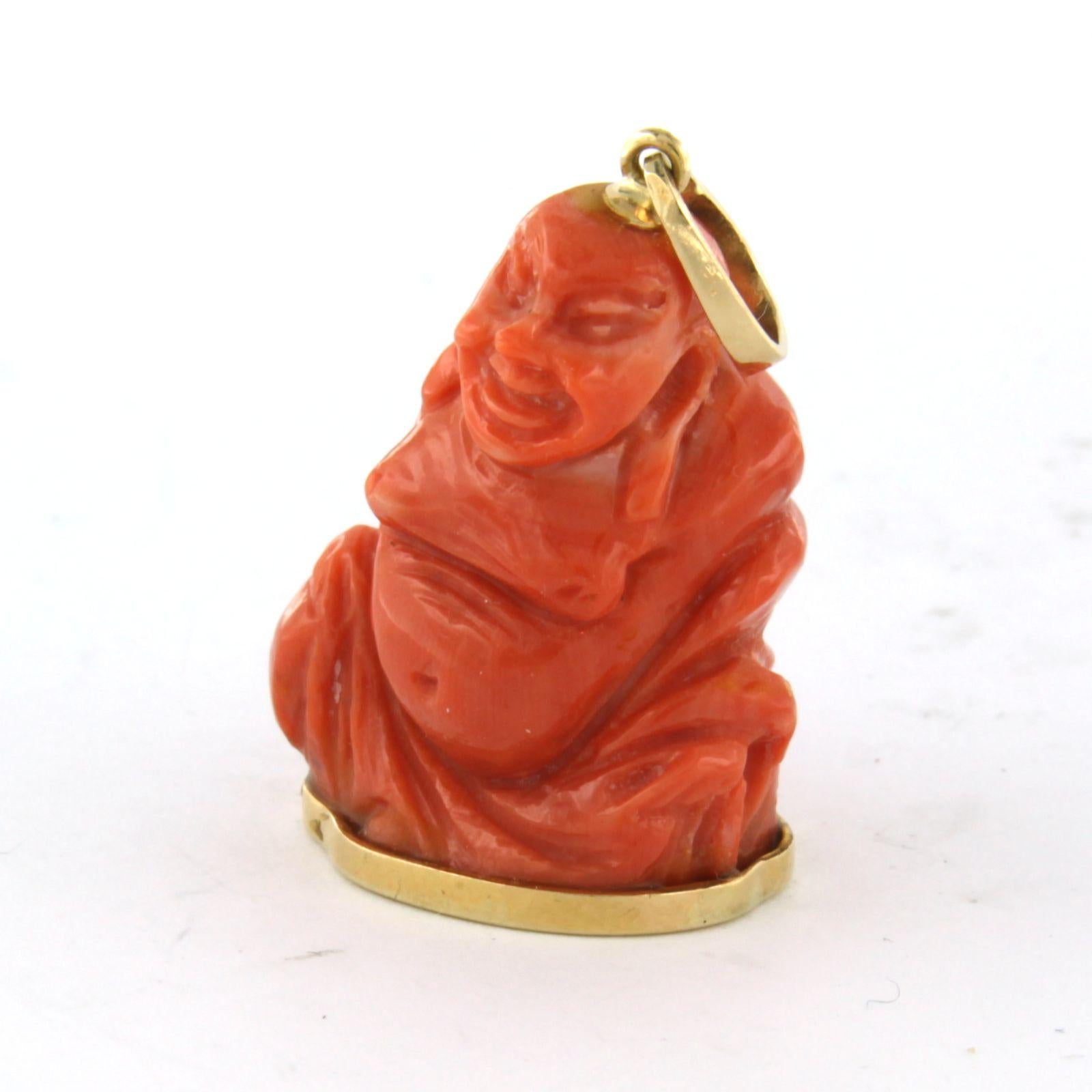 Taille cabochon Pendentif avec corail en forme de bouddha en or jaune 18k 13,6 grammes en vente