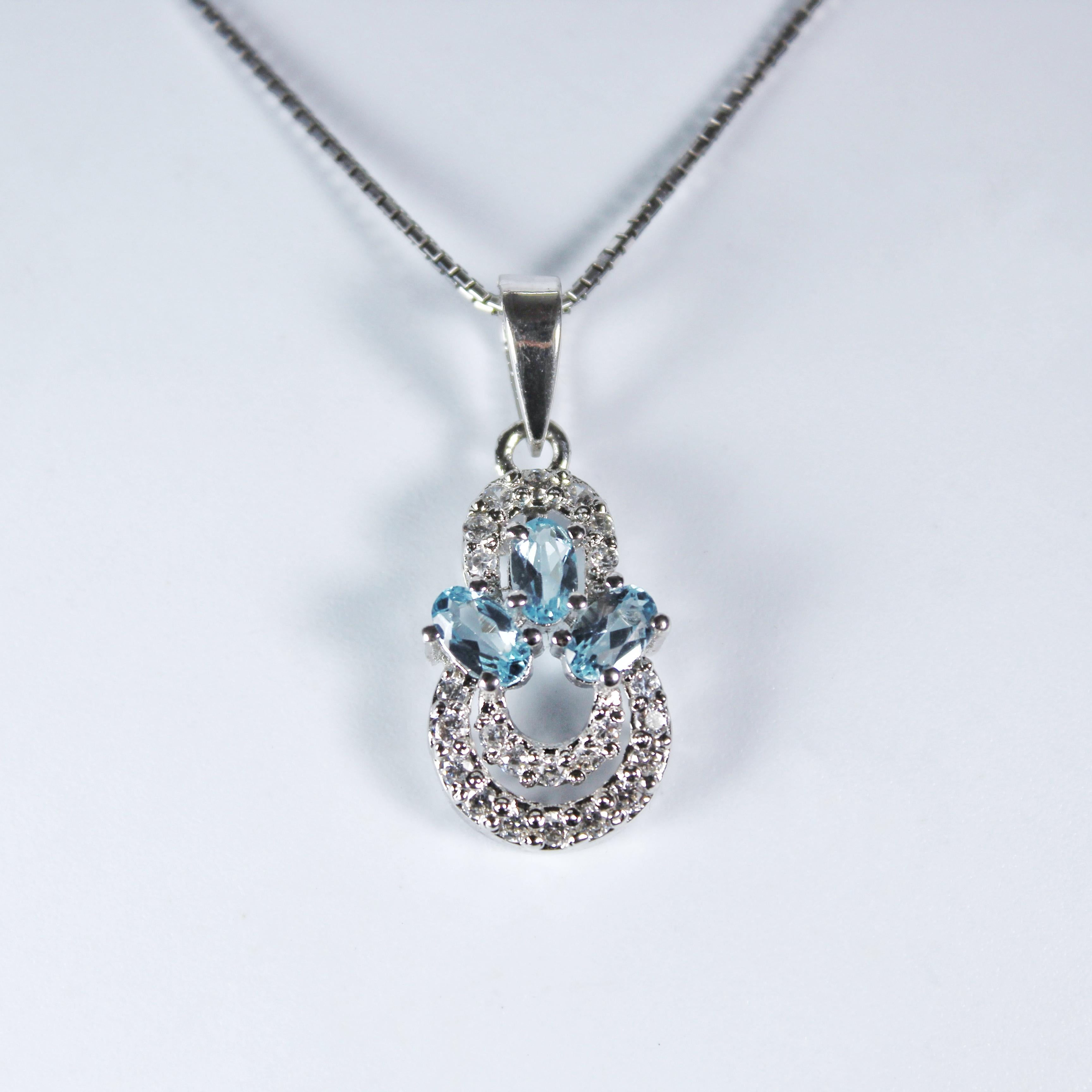 Oval Cut Pendant with Natural Aquamarine Gemstones For Sale