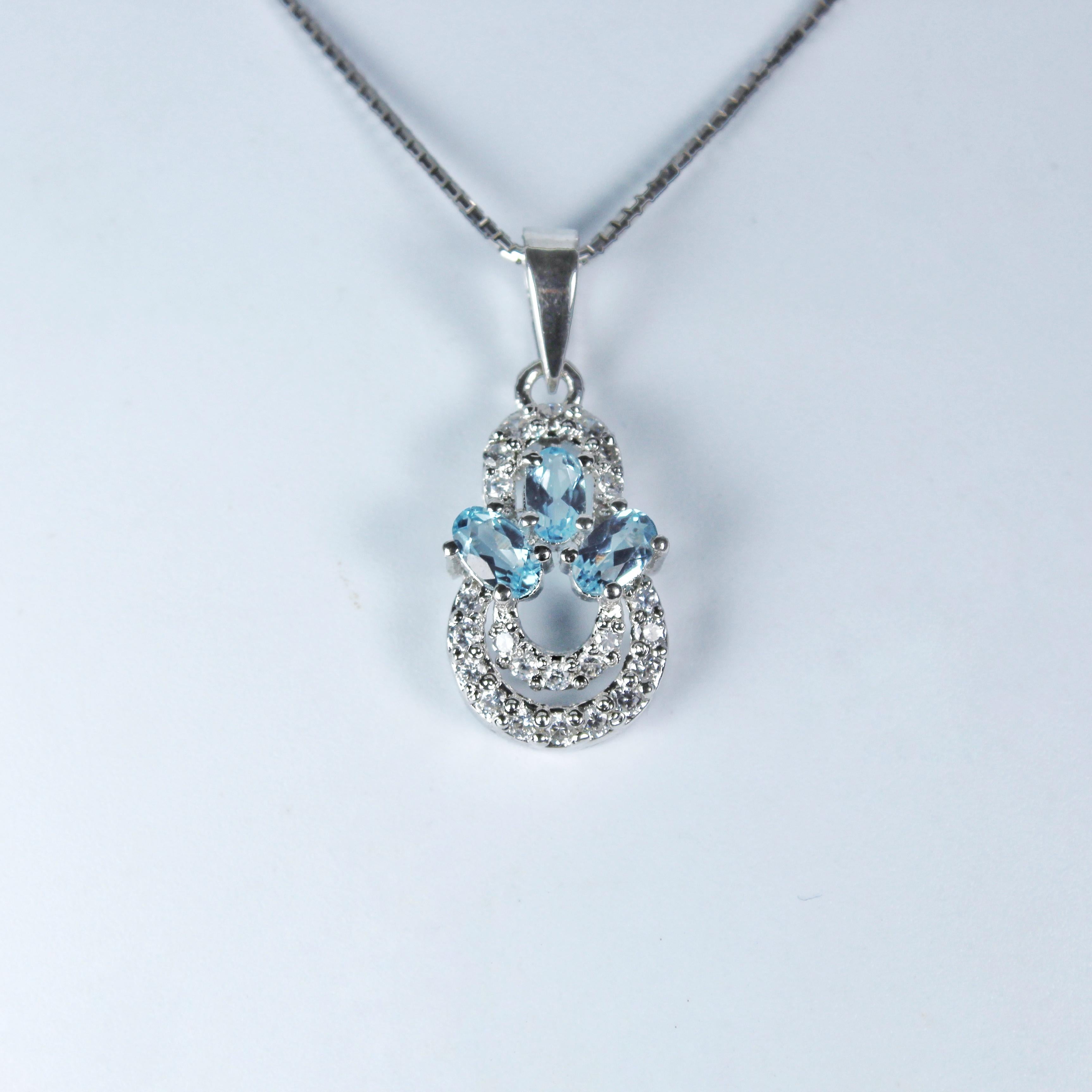 Pendant with Natural Aquamarine Gemstones In New Condition For Sale In Vadgam, GJ