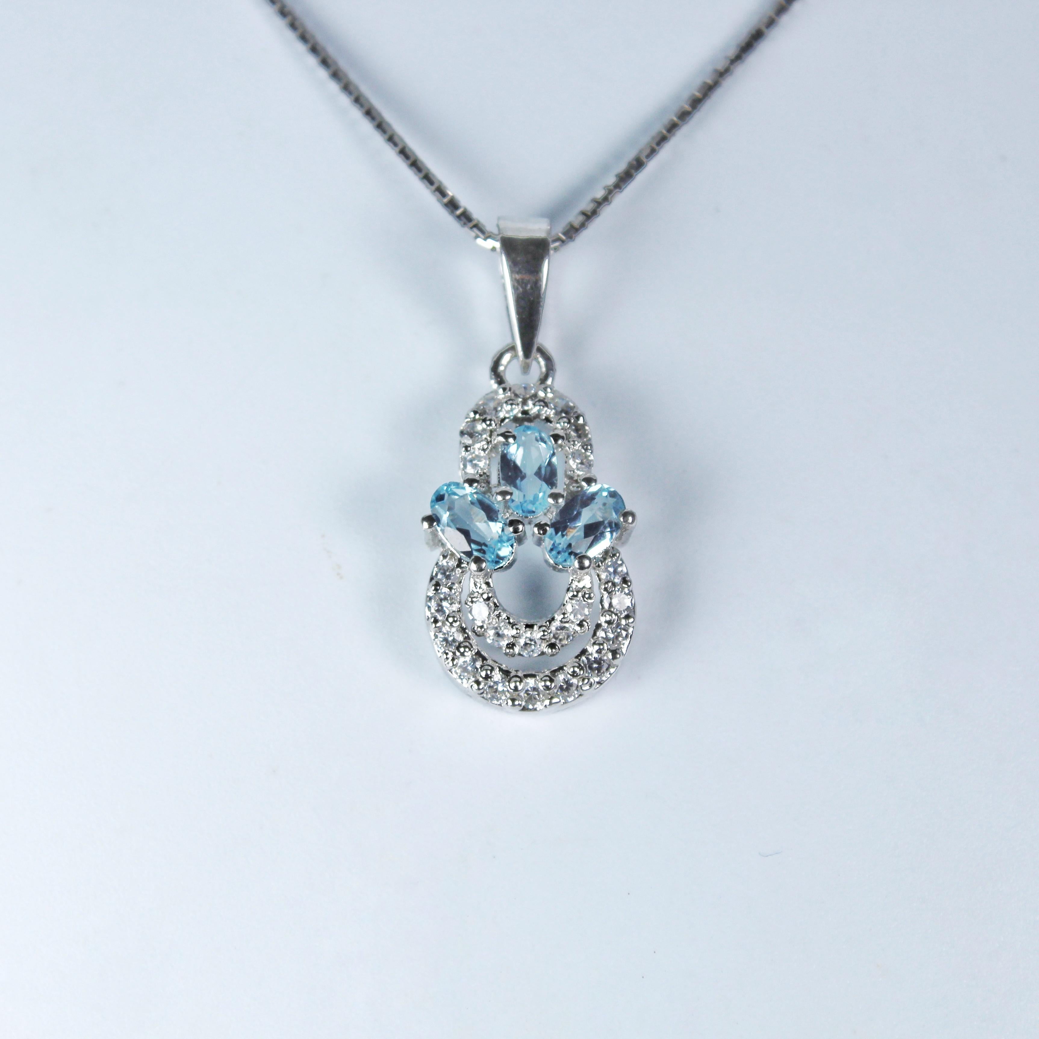 Pendentif avec pierres naturelles aigue-marine Neuf - En vente à Vadgam, GJ