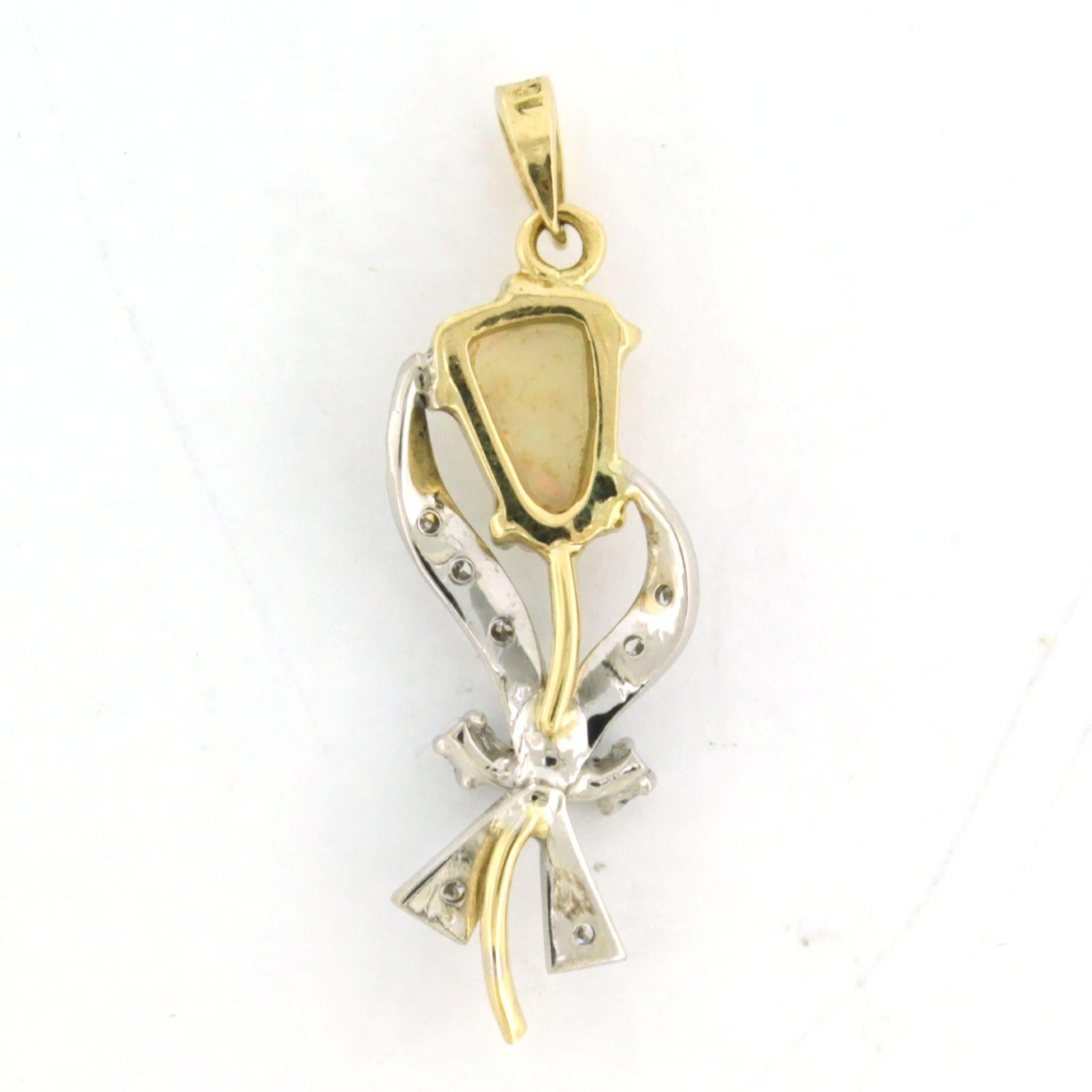 Taille brillant Pendentif avec opale et diamants jusqu'à 0,15ct or 14k 2,7 grammes en vente