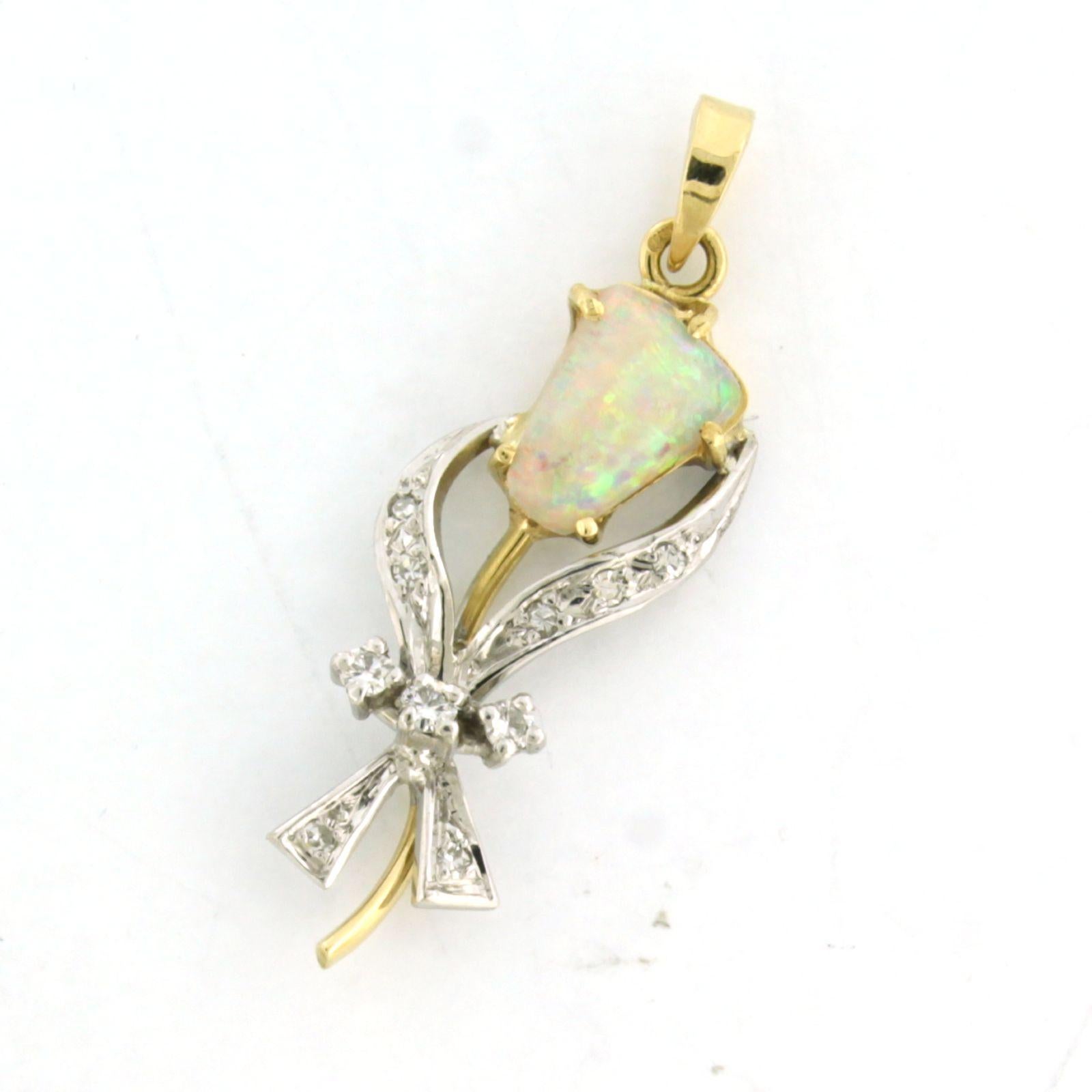 Pendentif avec opale et diamants jusqu'à 0,15ct or 14k 2,7 grammes Excellent état - En vente à The Hague, ZH