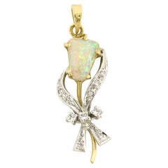 Pendentif avec opale et diamants jusqu'à 0,15ct or 14k 2,7 grammes