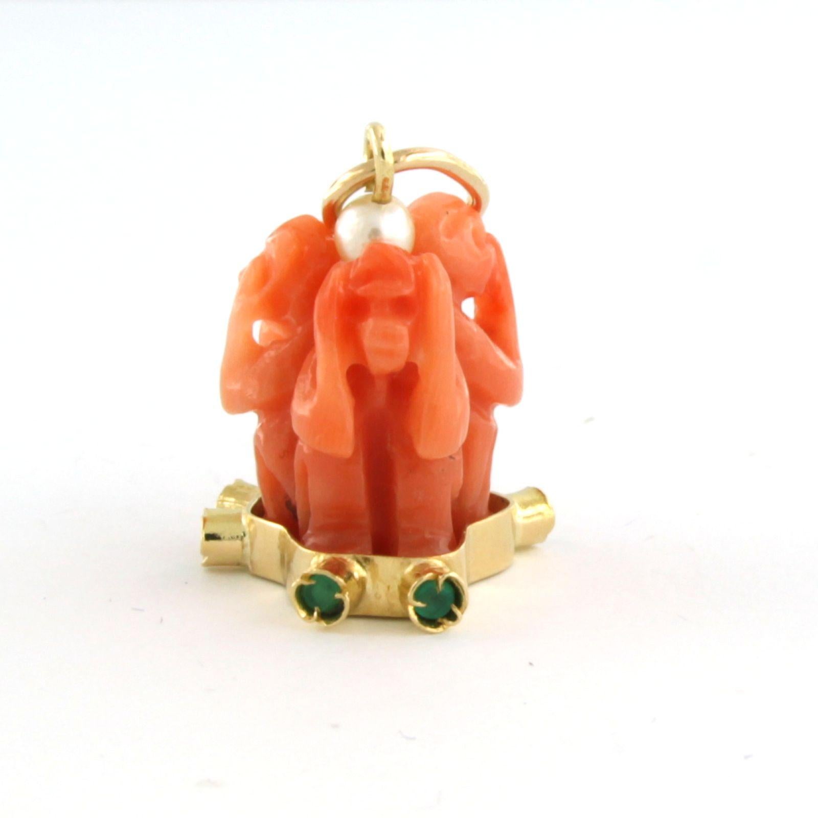 18k yellow gold pendant with coral, featuring the three monkeys 