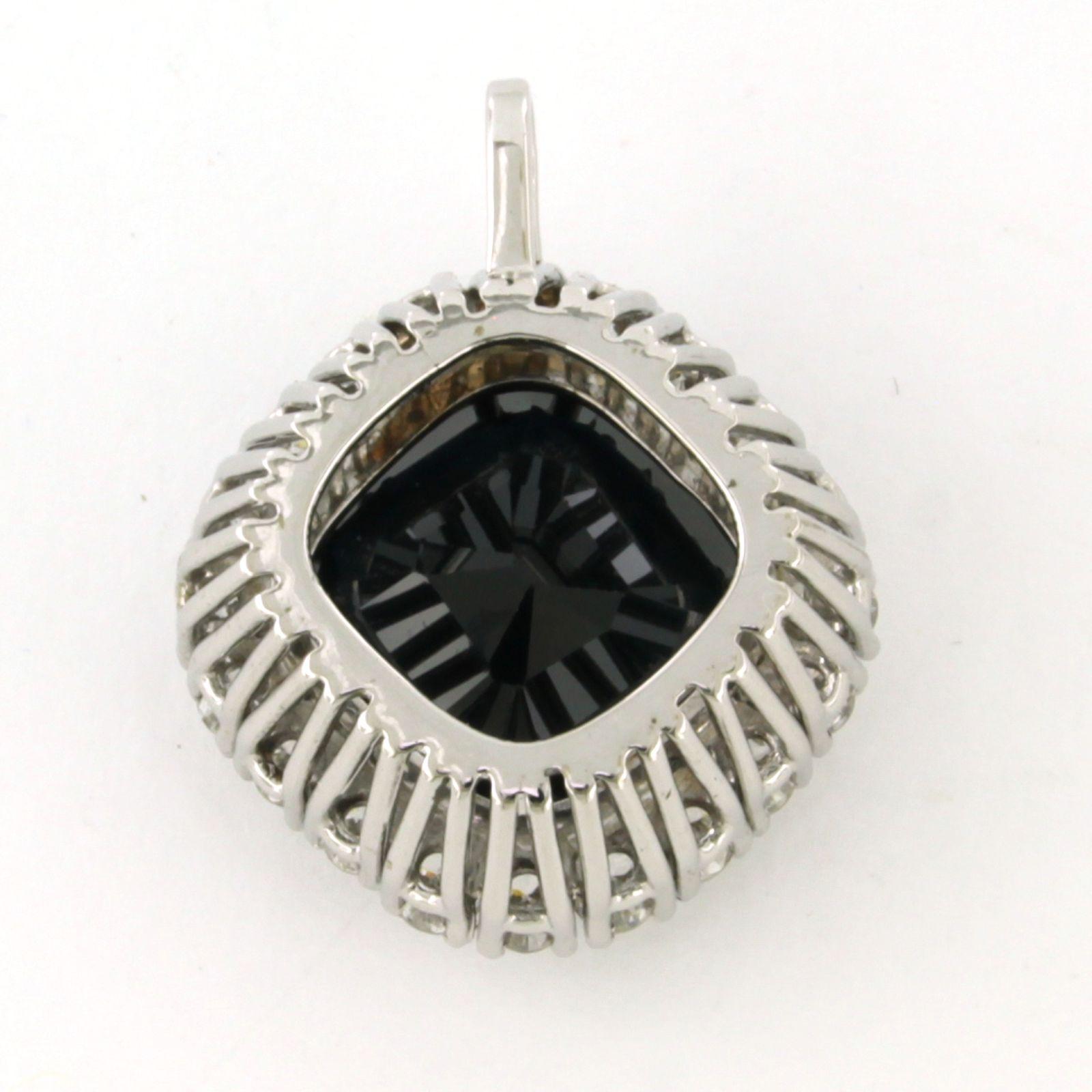 Pendentif avec saphir jusqu'à 9.00ct et diamants taille brillant 1.60ct or 14k Excellent état - En vente à The Hague, ZH