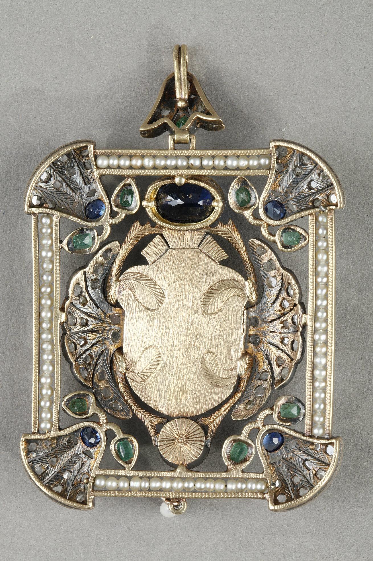Pendant with Scarab Beetle Gold Mounted, Art Deco Period 1920-1930 For Sale 11