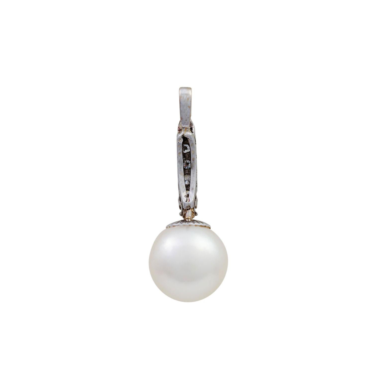 Modern Pendant with South Sea Pearl and Diamonds For Sale