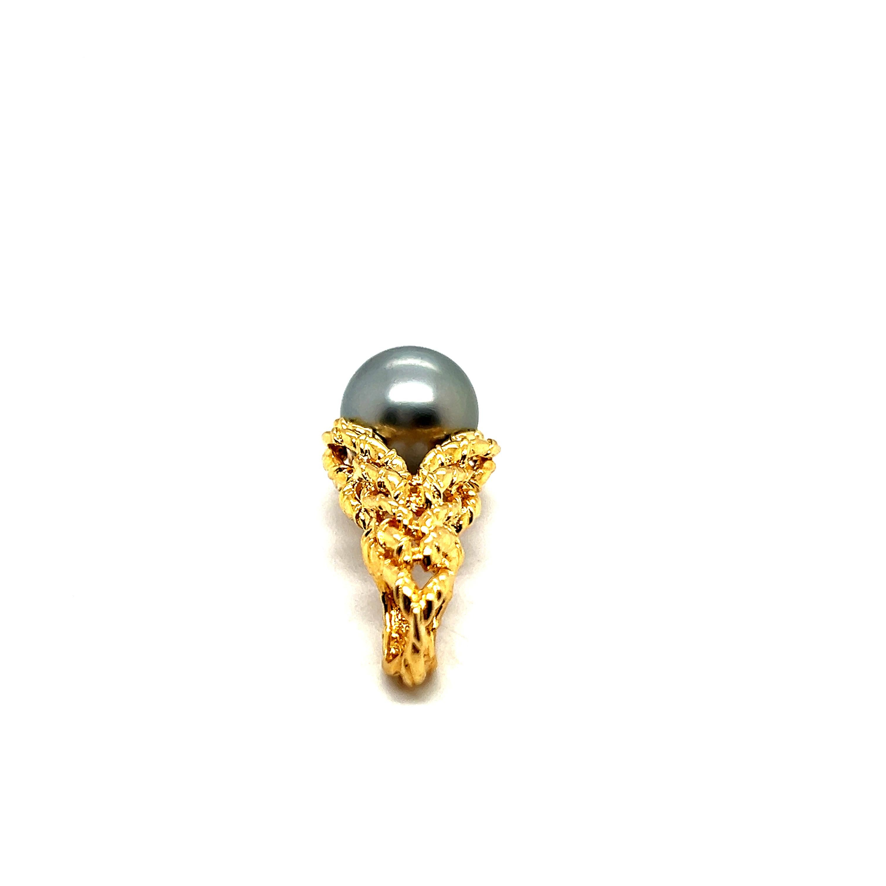 Pendentif Gilbert Albert en or jaune 18 carats avec perles de Tahiti et diamants en vente 7