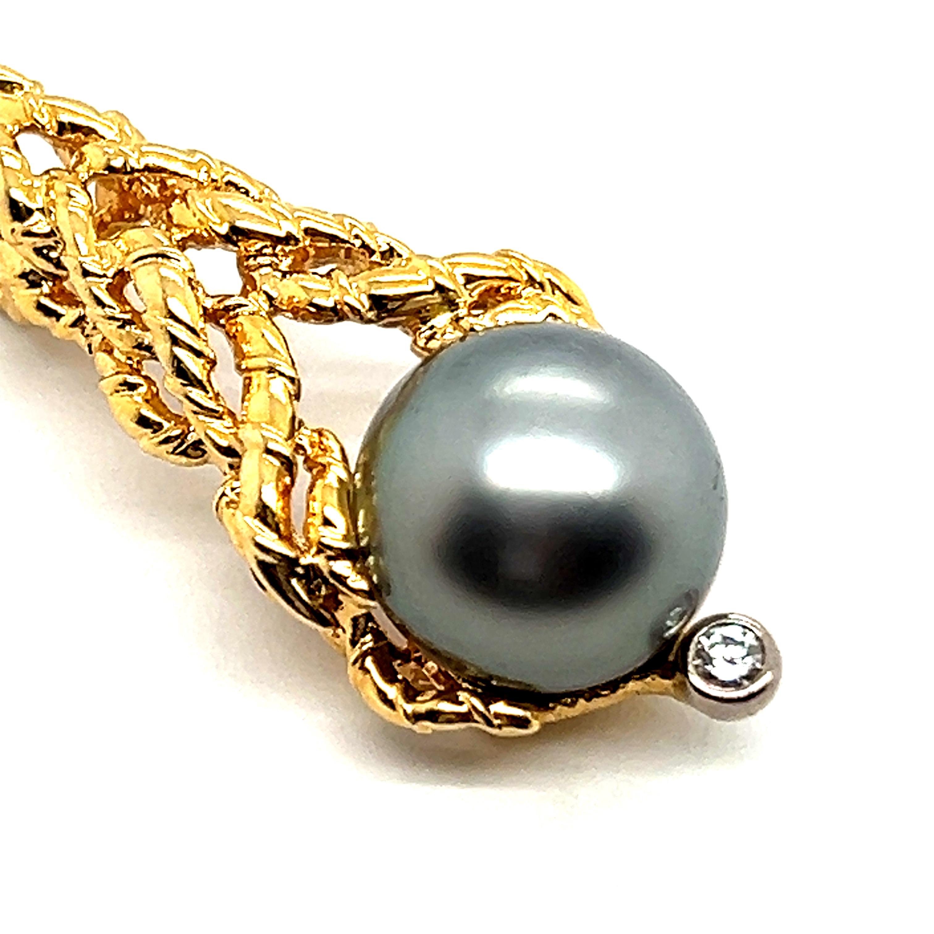 Taille brillant Pendentif Gilbert Albert en or jaune 18 carats avec perles de Tahiti et diamants en vente