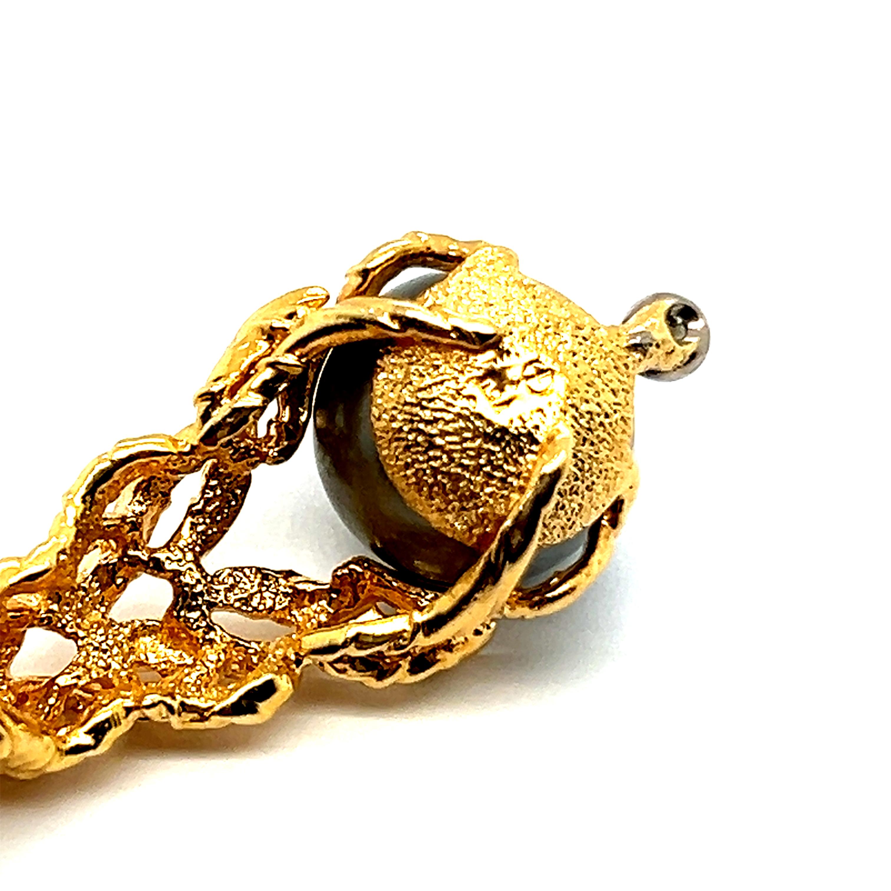 Pendentif Gilbert Albert en or jaune 18 carats avec perles de Tahiti et diamants Unisexe en vente