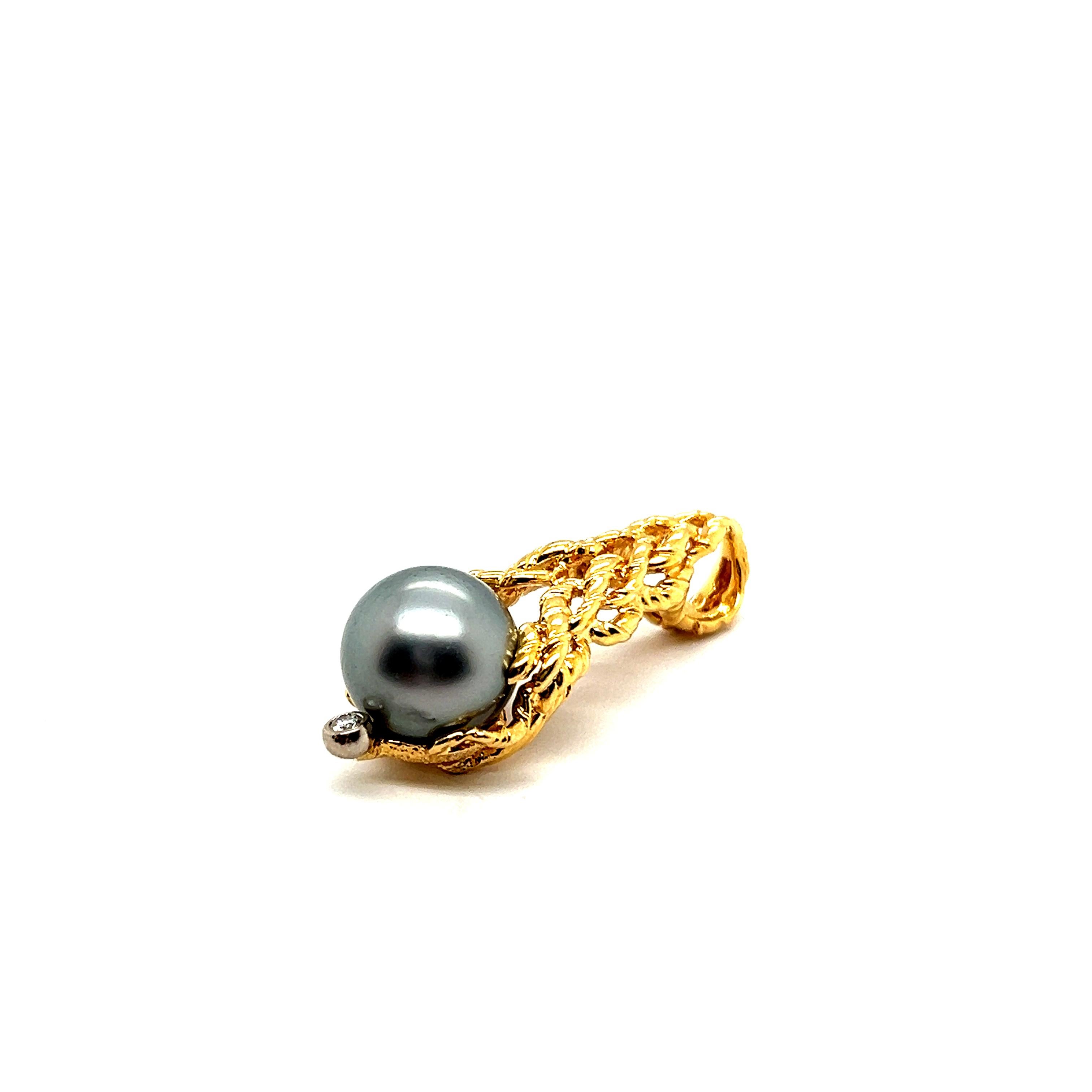Pendentif Gilbert Albert en or jaune 18 carats avec perles de Tahiti et diamants en vente 1