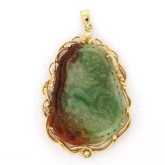 Anhänger mit Jade und Diamanten im Brillantschliff (bis zu 0,20ct) 18k Gold 15,2 Gramm