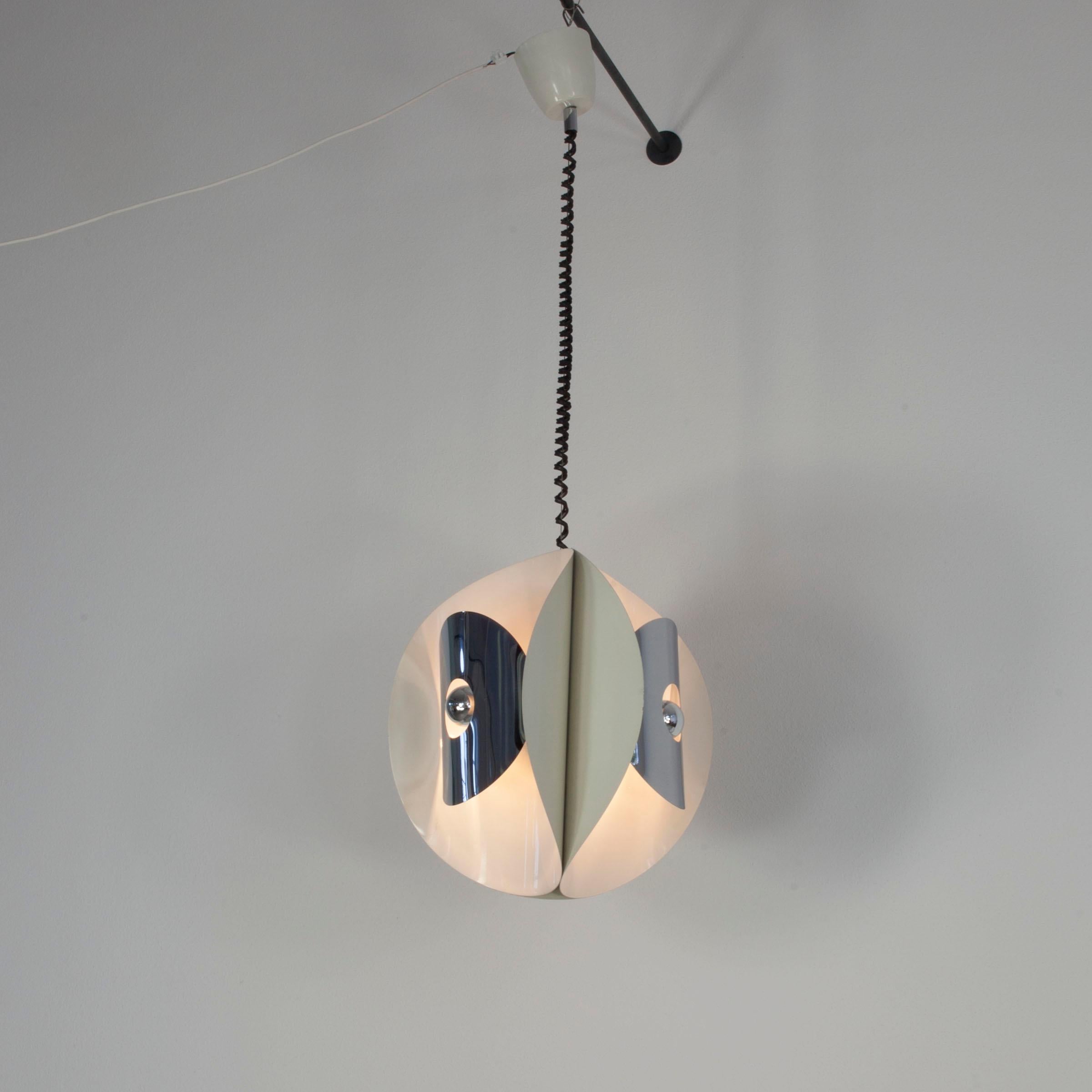 Mid-Century Modern Pendantlamp with white painted metal & chrome shades, Gioffredo Reggiani, 1970s For Sale