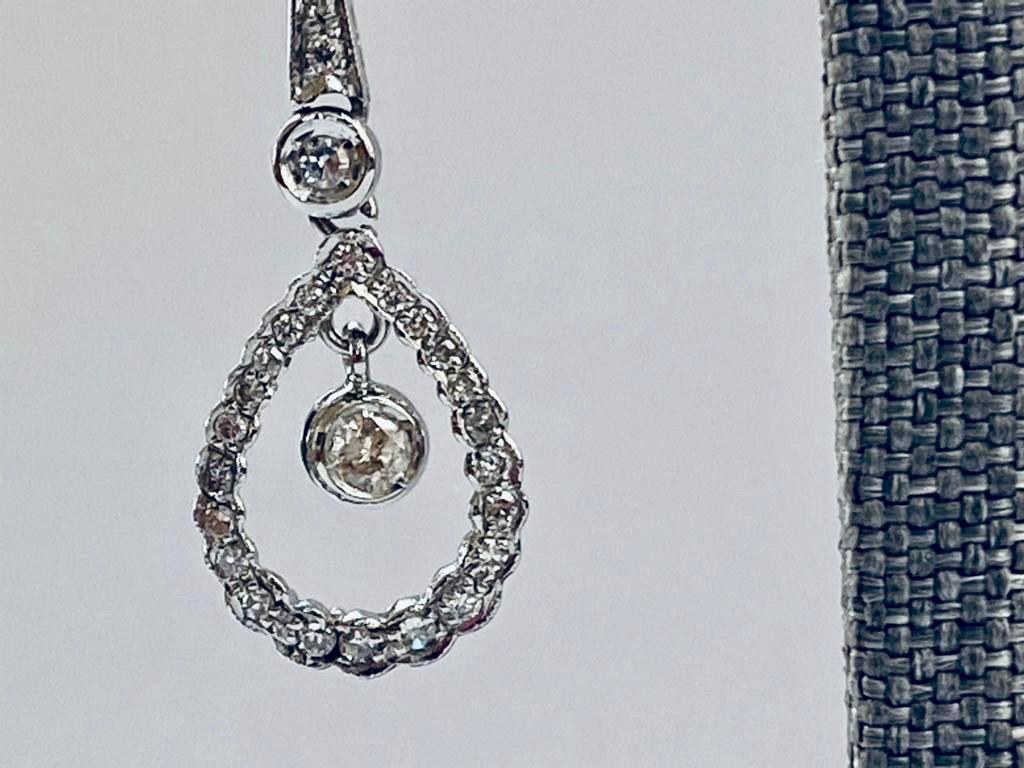 Pendants Diamonds Earrings, Natural Clarity VVS1/VVS2, Color G, 1.35 Carat In Good Condition For Sale In London, GB