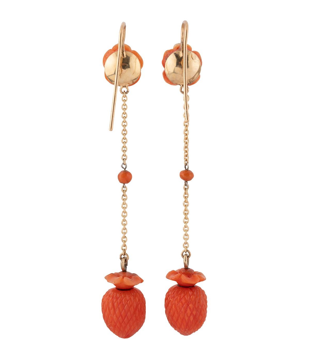 Napoleone III Boucles d'oreilles longues époque Napoléon III en corail in vendita