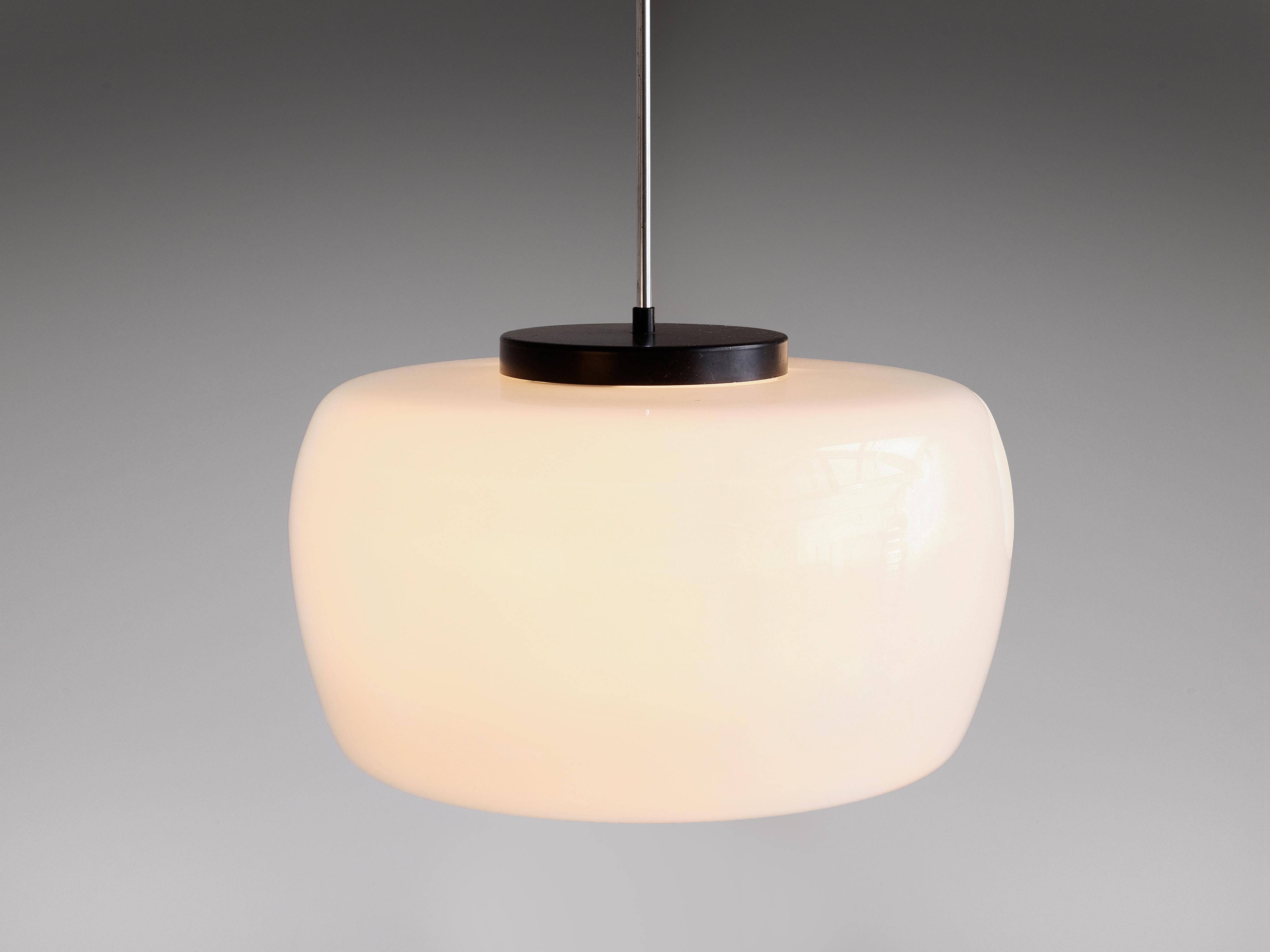 Pendants in Opaline Glass and Metal In Good Condition For Sale In Waalwijk, NL