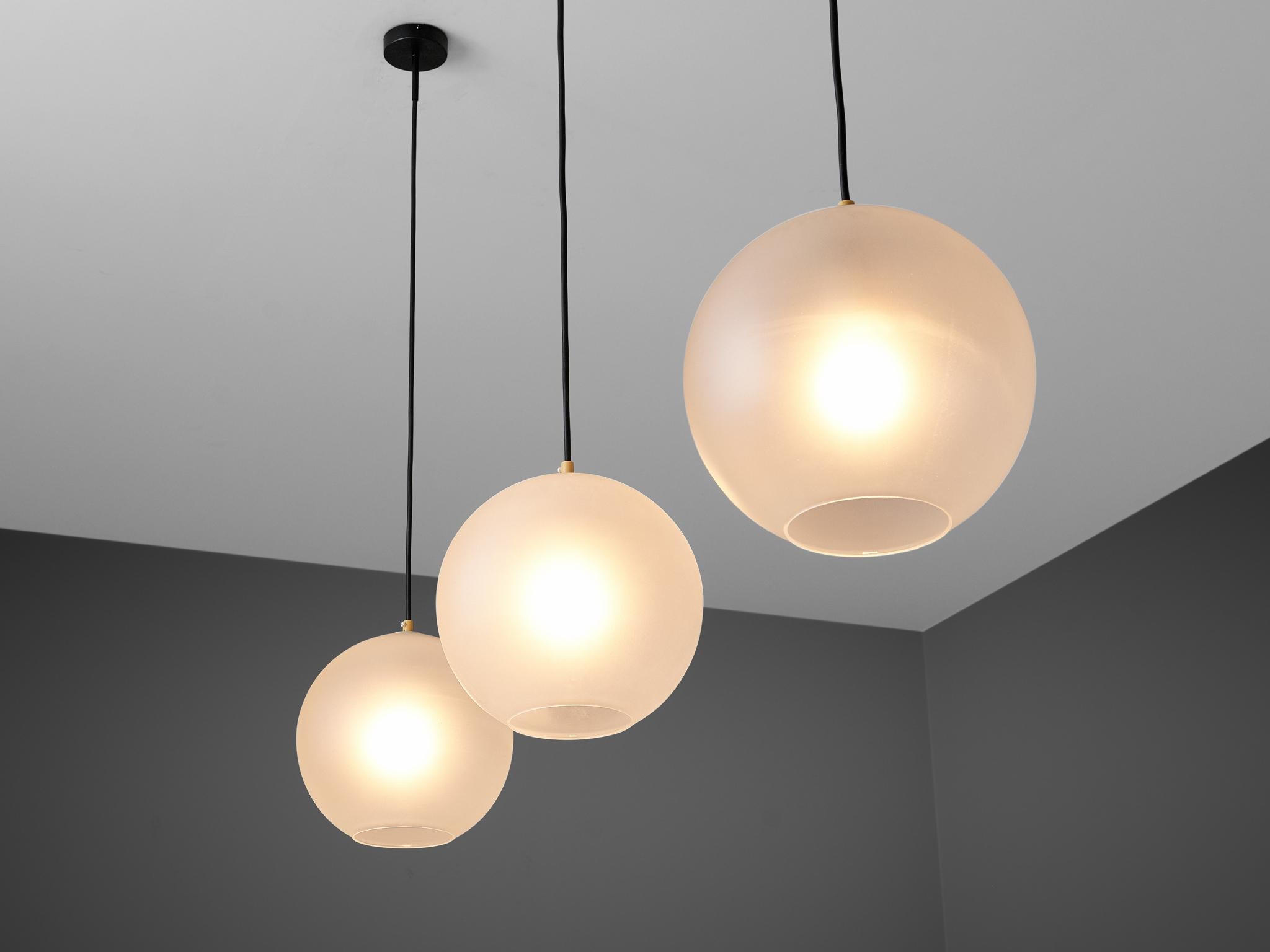 Pendentifs en verre satiné Bon état - En vente à Waalwijk, NL