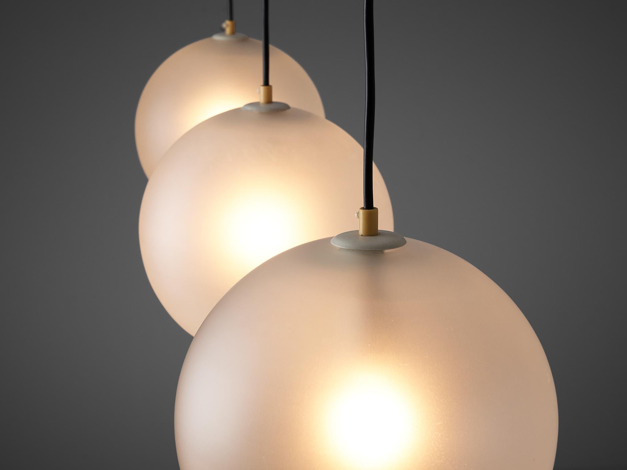 Fin du 20e siècle Pendentifs en verre satiné en vente