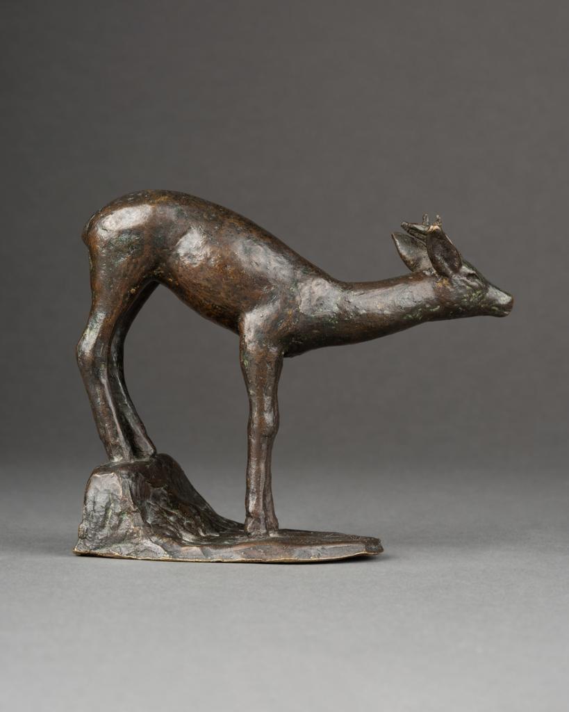 Pendentifs du début du C.I.C. Bronzes patinés au cerf et à la queue de daim en vente 4