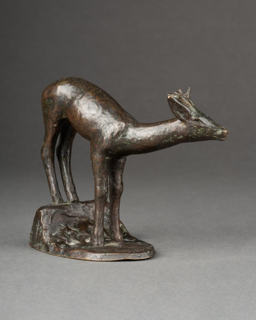 Pendentifs du début du C.I.C. Bronzes patinés au cerf et à la queue de daim en vente 5