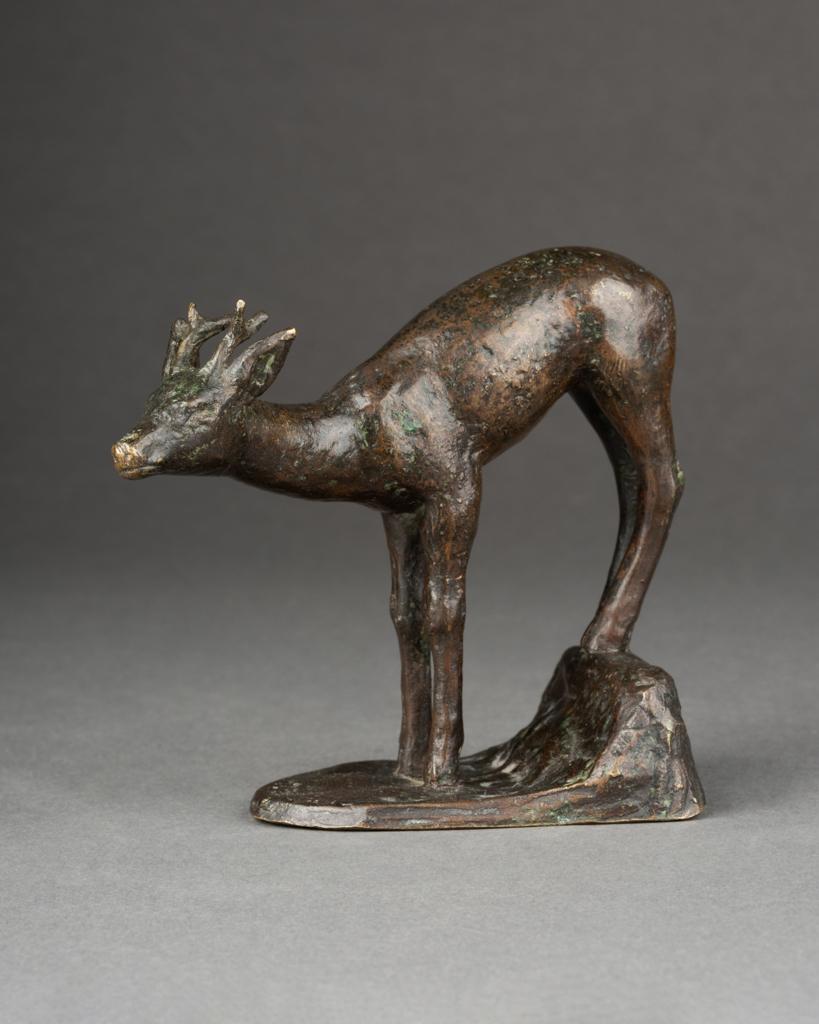 Français Pendentifs du début du C.I.C. Bronzes patinés au cerf et à la queue de daim en vente