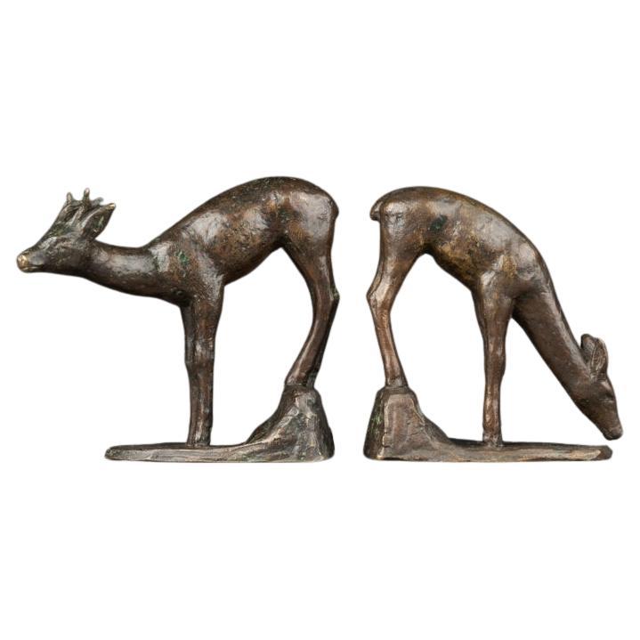 Pendentifs du début du C.I.C. Bronzes patinés au cerf et à la queue de daim en vente